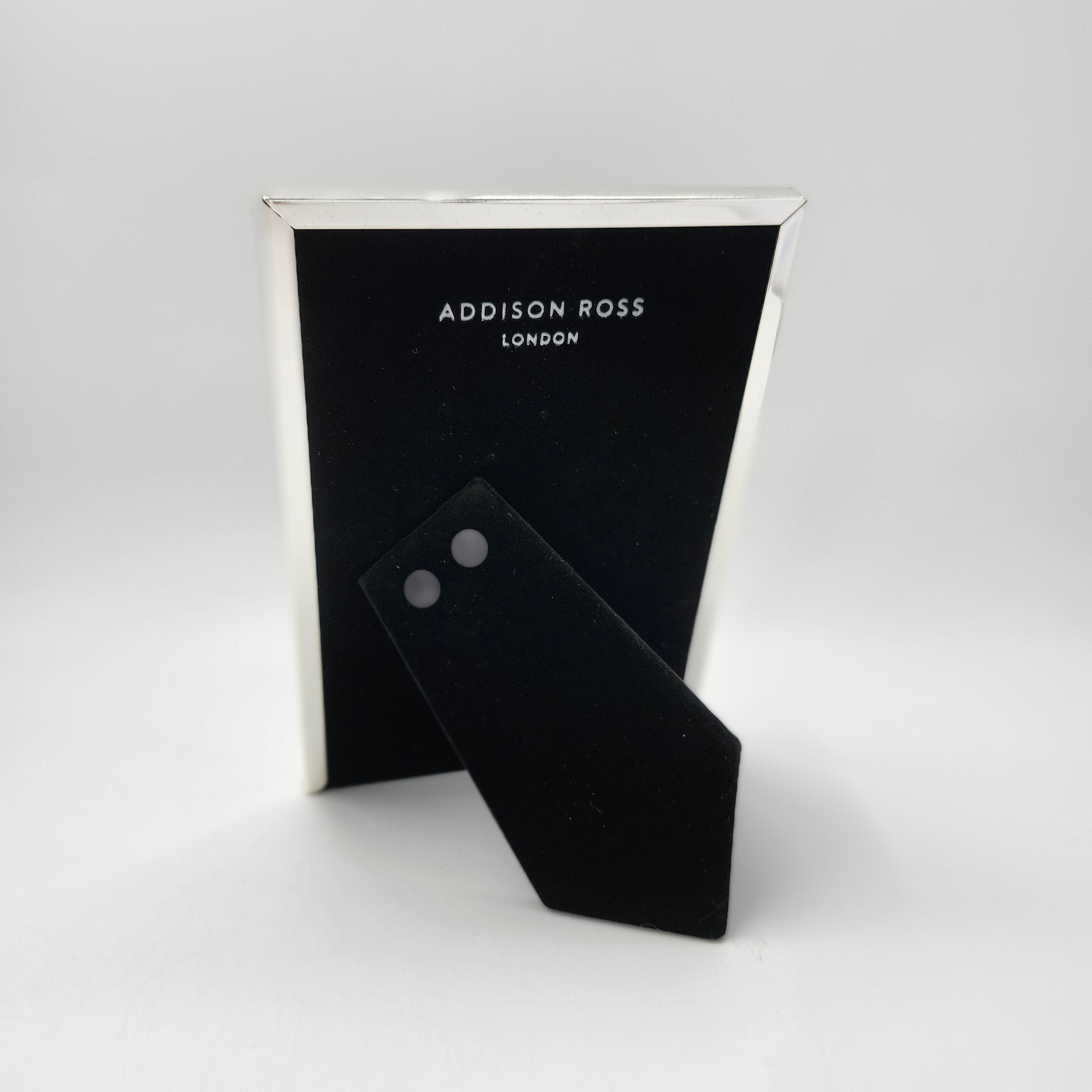Addison Ross silver-plated photo frame, close detail of the polished edge