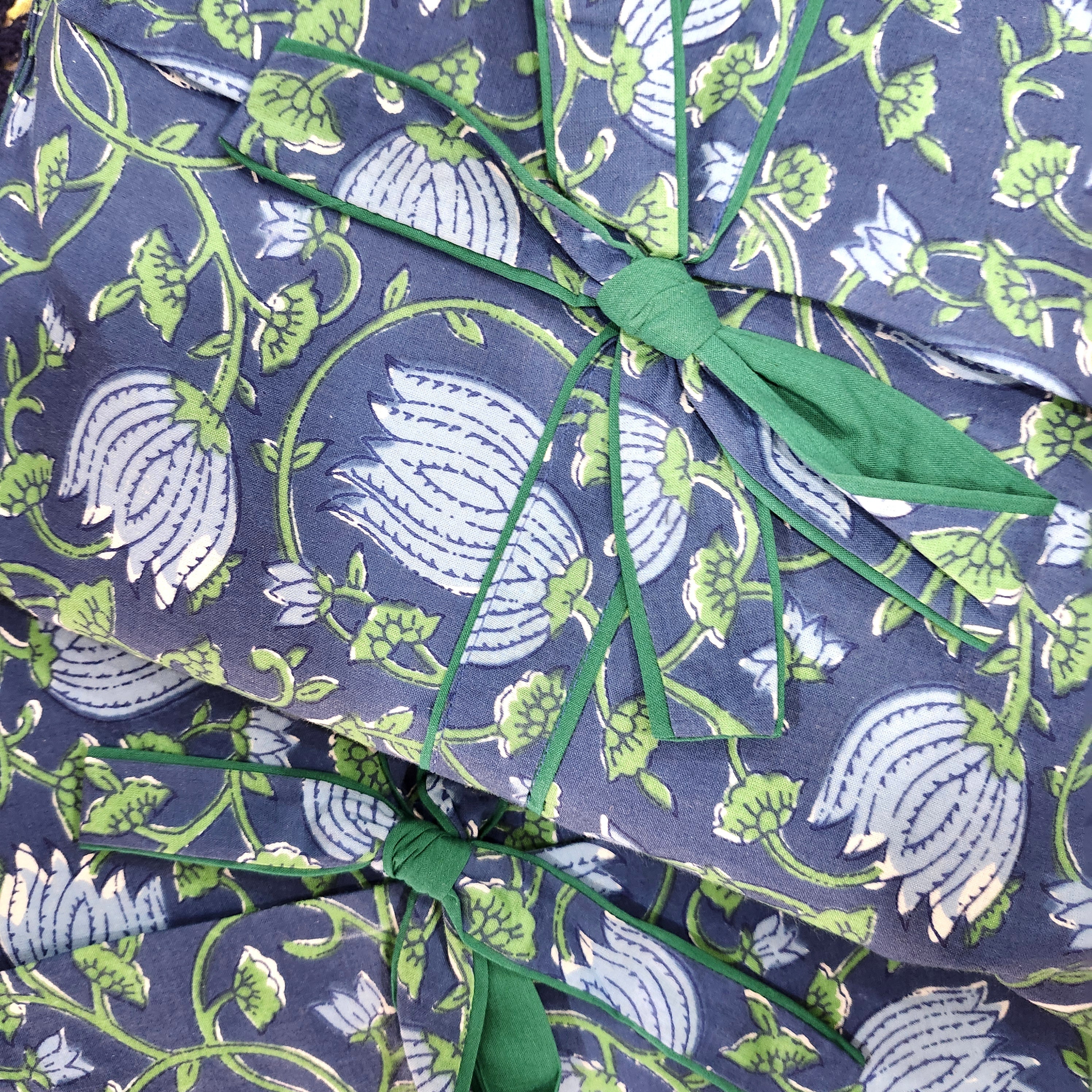 Lotus-print long cotton pyjamas in green