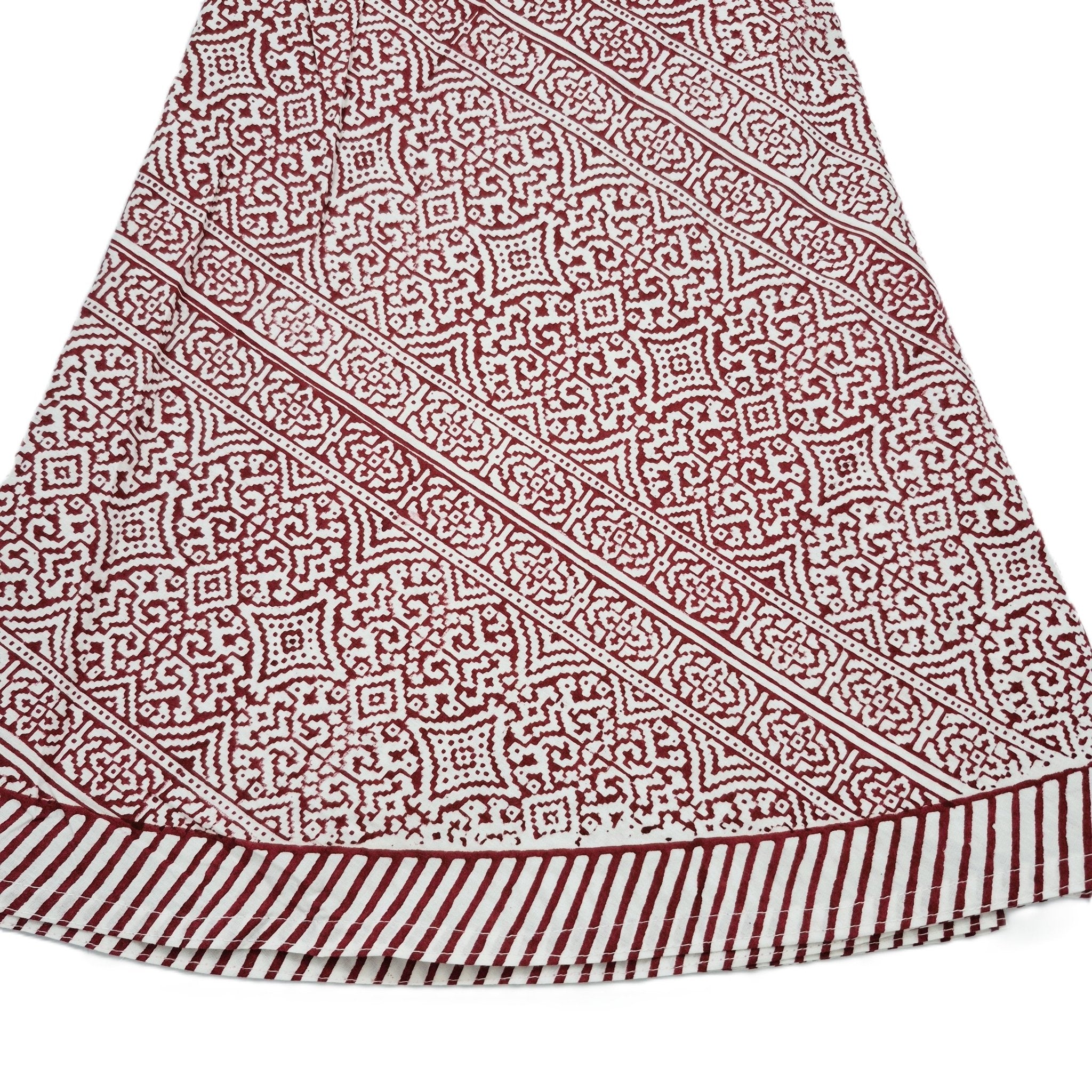 Round geometric block-print cotton tablecloth in red, 180 cm diameter