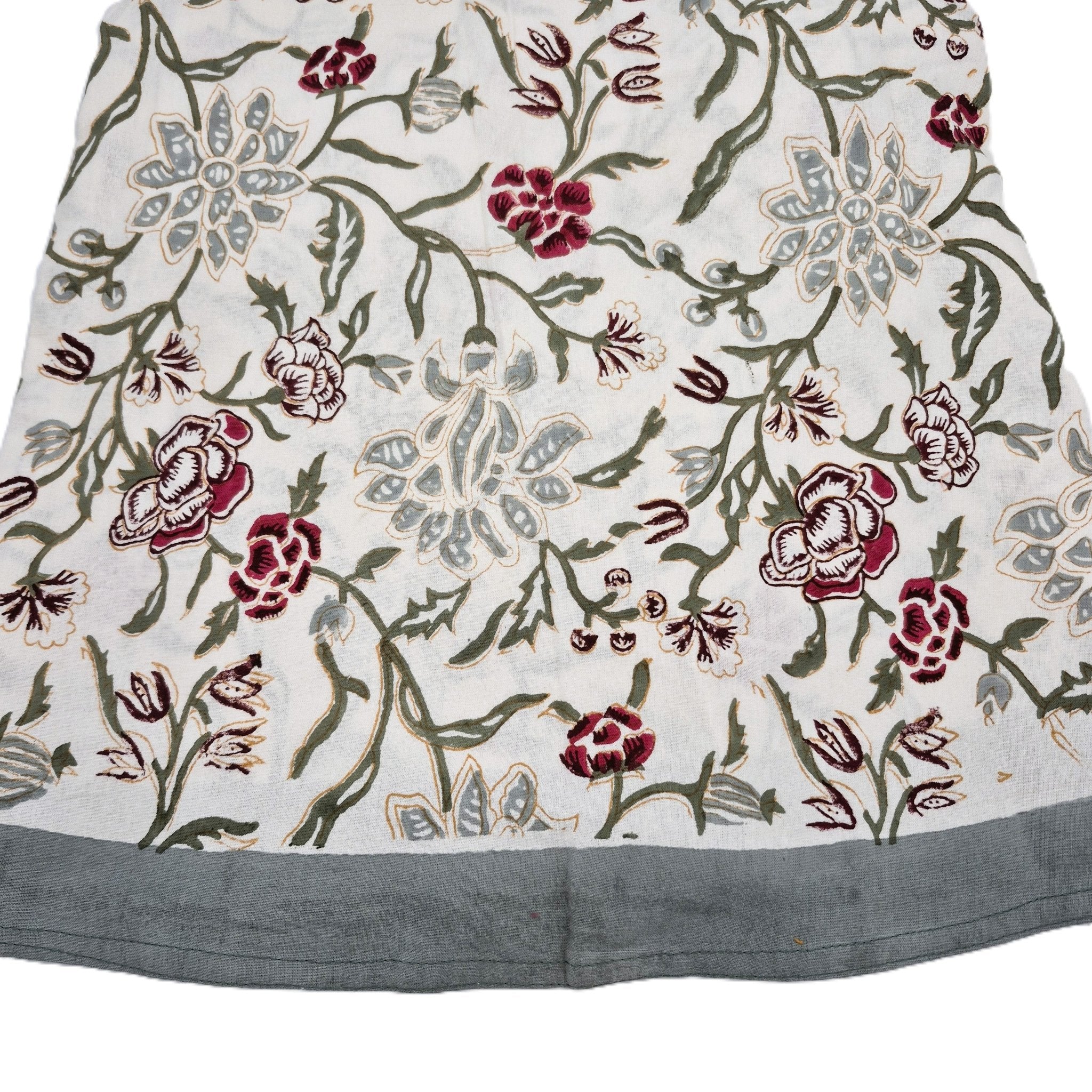 Silver Flower block-print cotton tablecloth, 225 cm, with a wide pennant border