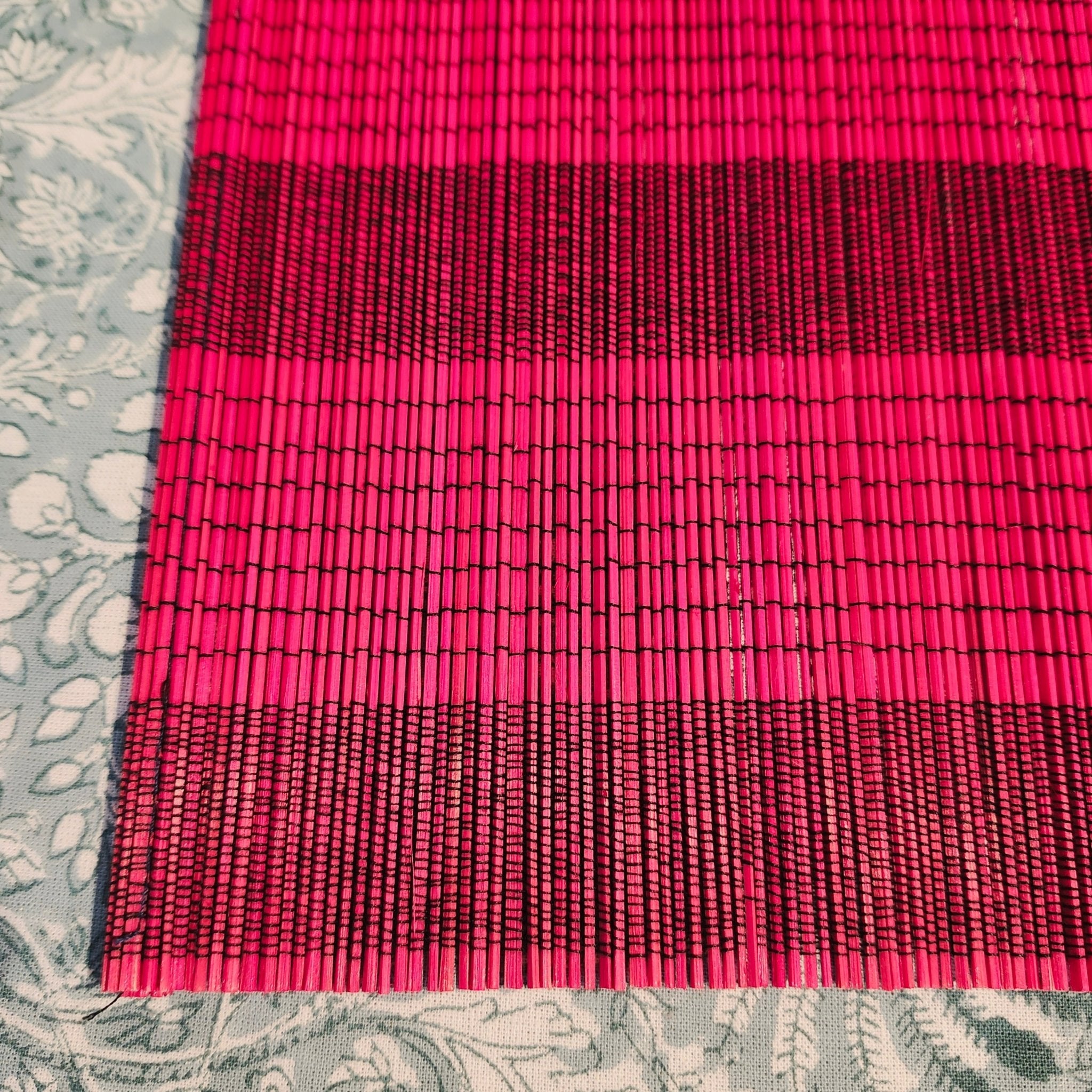 Fuchsia bamboo placemat for table settings, 38 x 30 cm