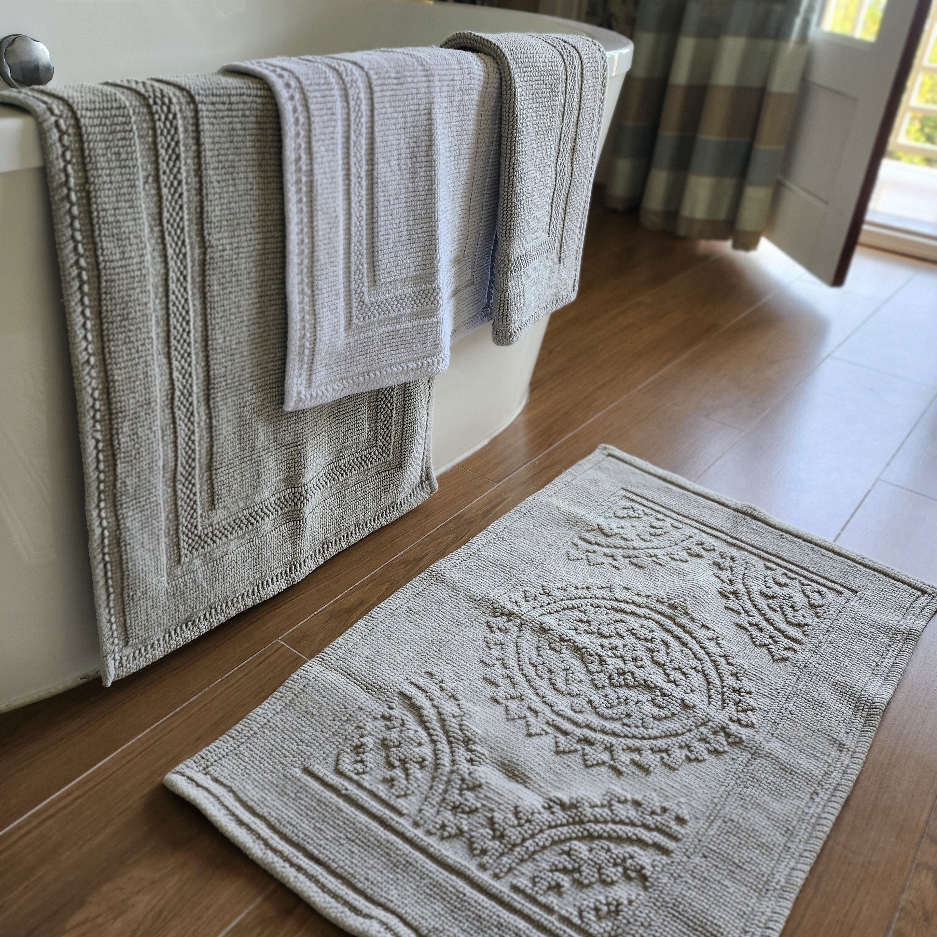 Woven cotton bath mats in four colourways, looped weave, 100% cotton
