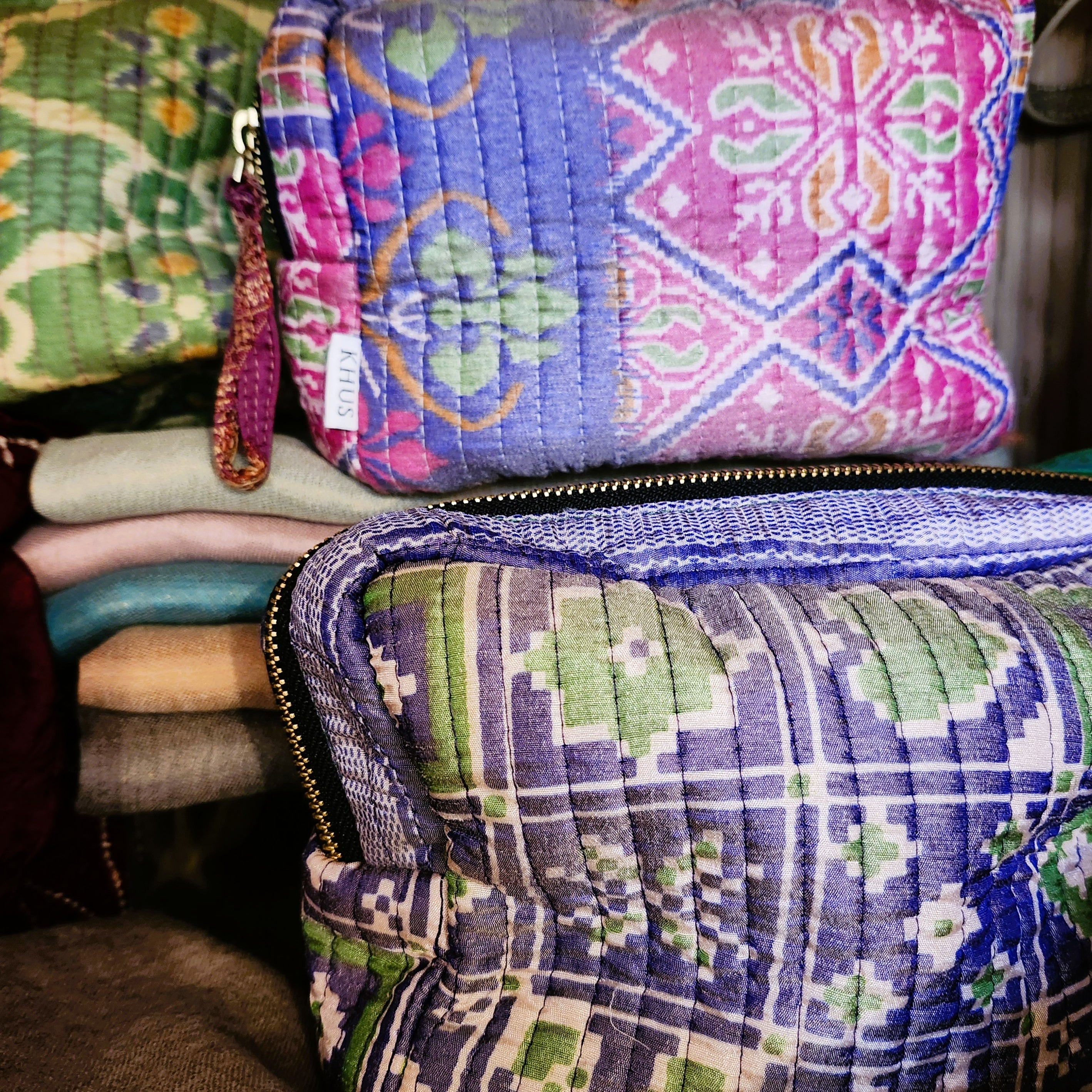 Quilted vintage silk cosmetic bag, detail