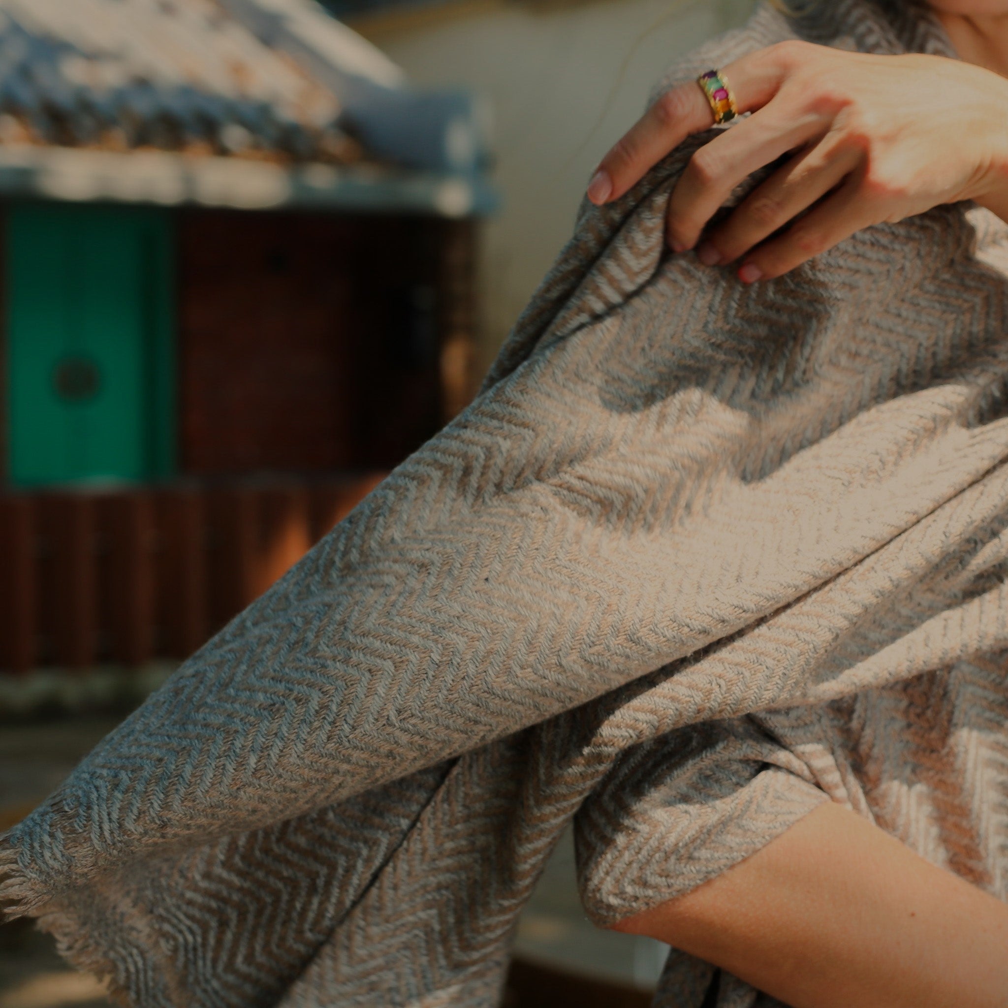 Cashmere herringbone shawl in grey