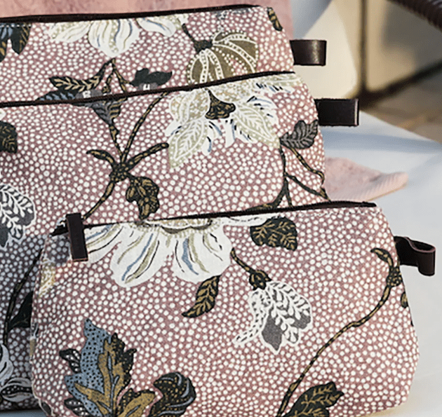 Flower Linen cosmetic bag in dusty pink, Ceannis