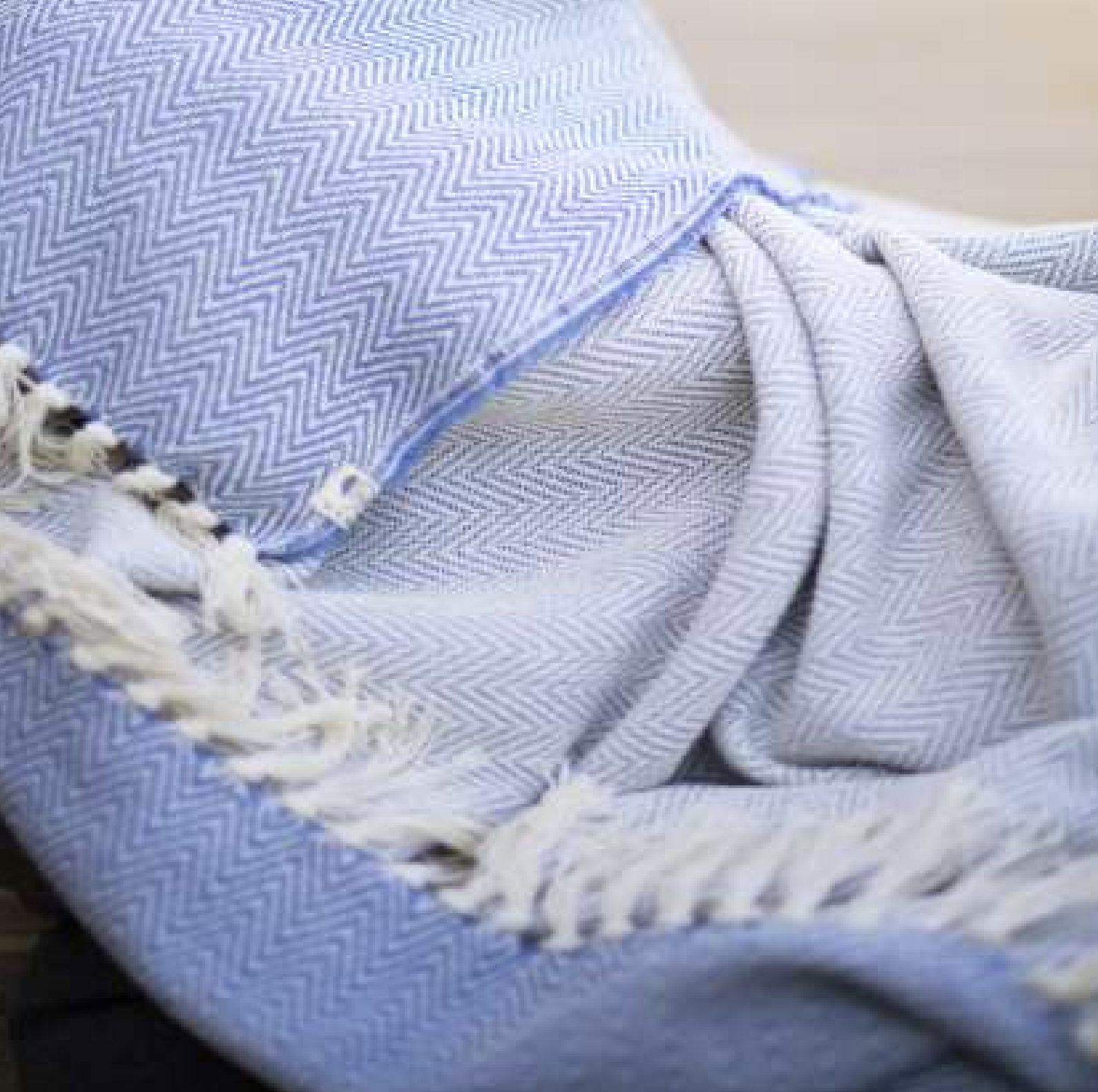 Reversible cotton throw in sky blue and mallow, 150 x 180 cm