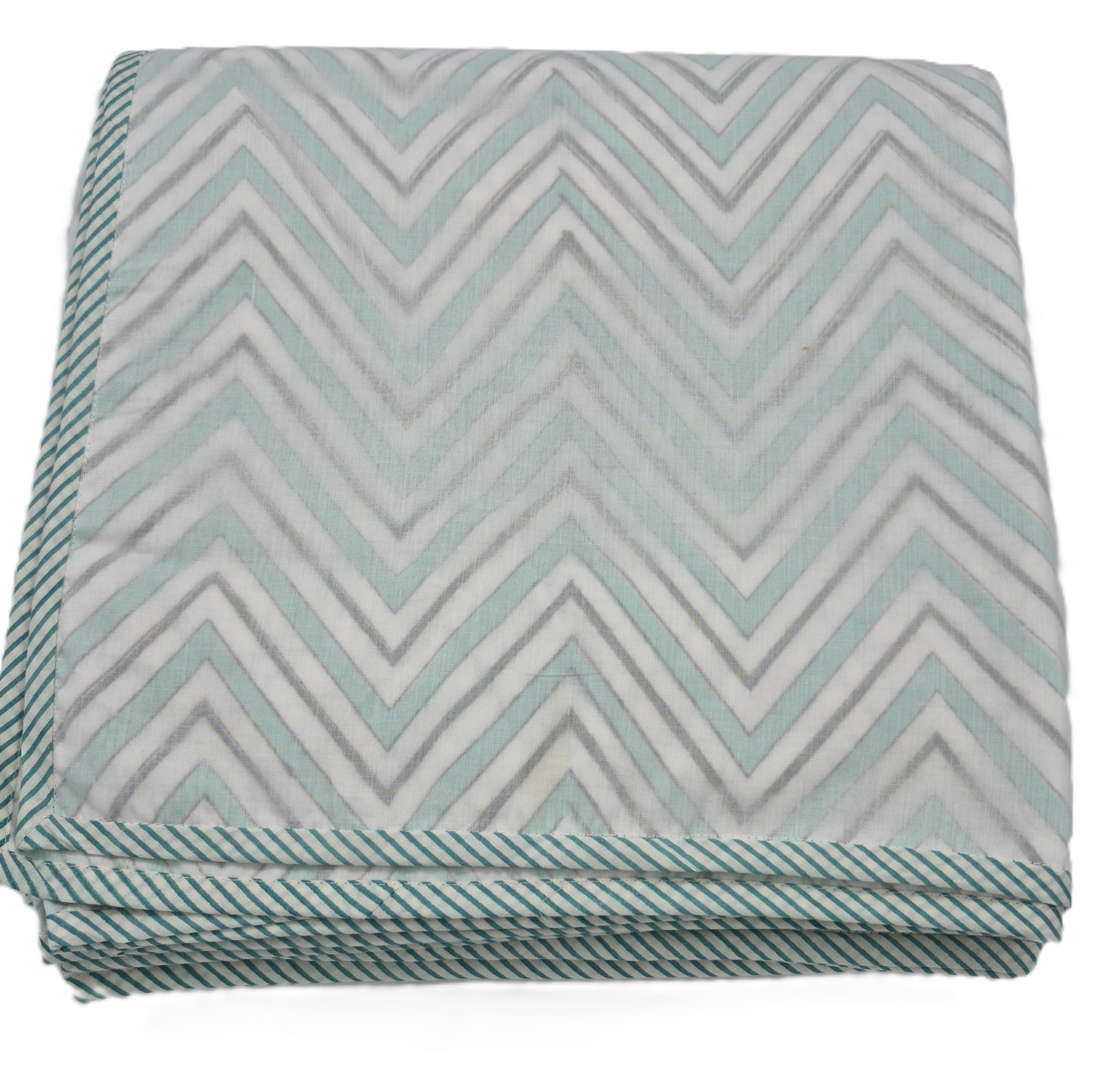 King block-print cotton dohar blanket in a zigzag design, 270 x 270 cm, soft, lightweight and washable
