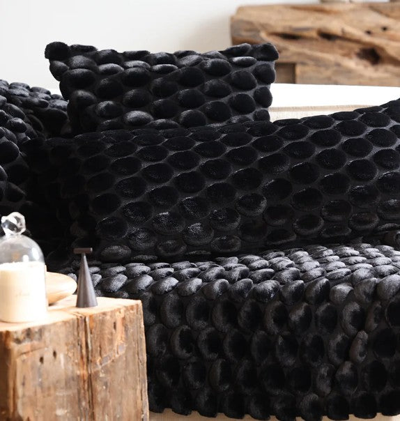 Egg Velvet Throw black by Ceannis, 130 x 170 cm, reverse velvet side shown