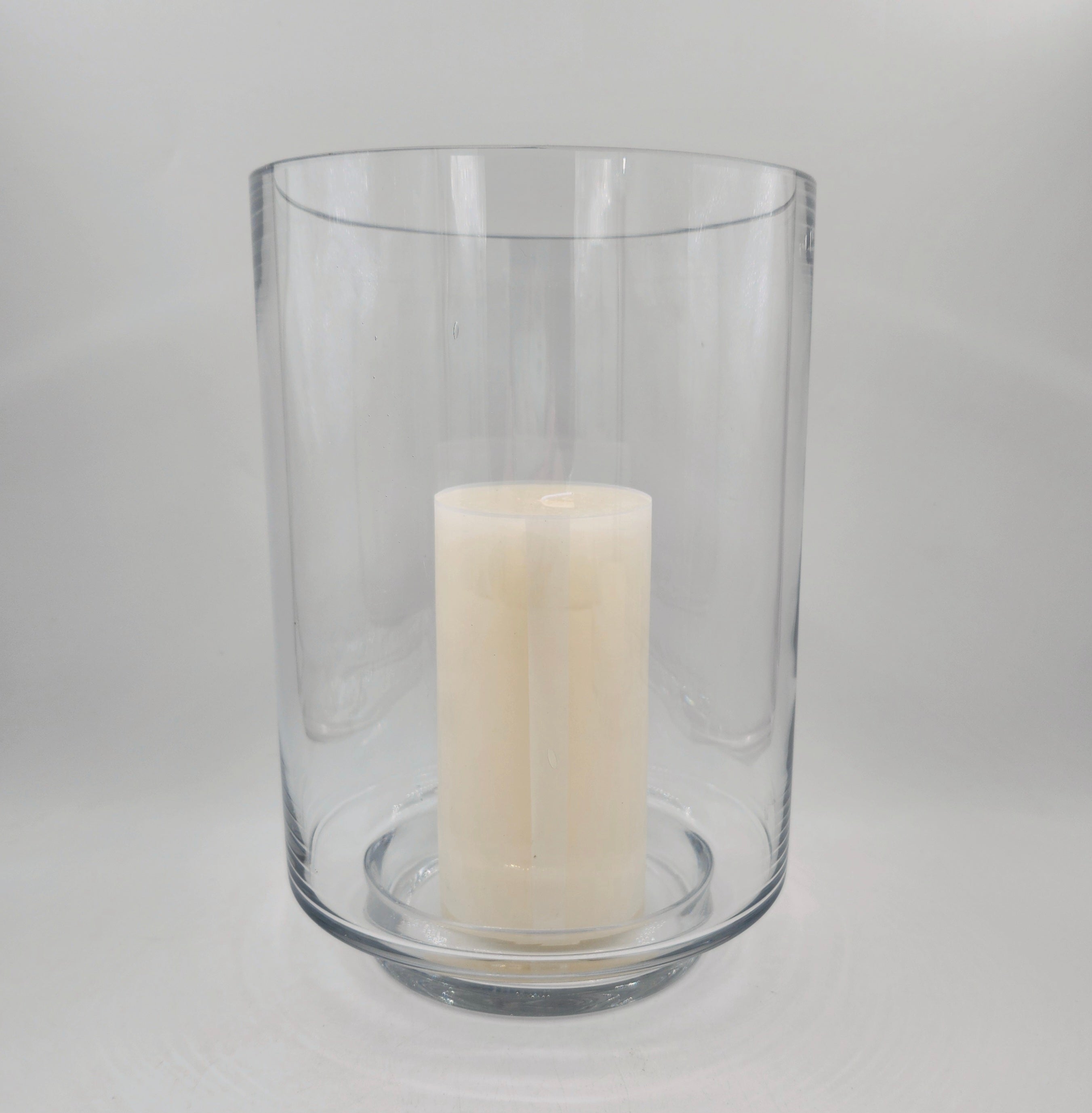 Large round-base glass hurricane lamp, 18 cm diameter, 26 cm high