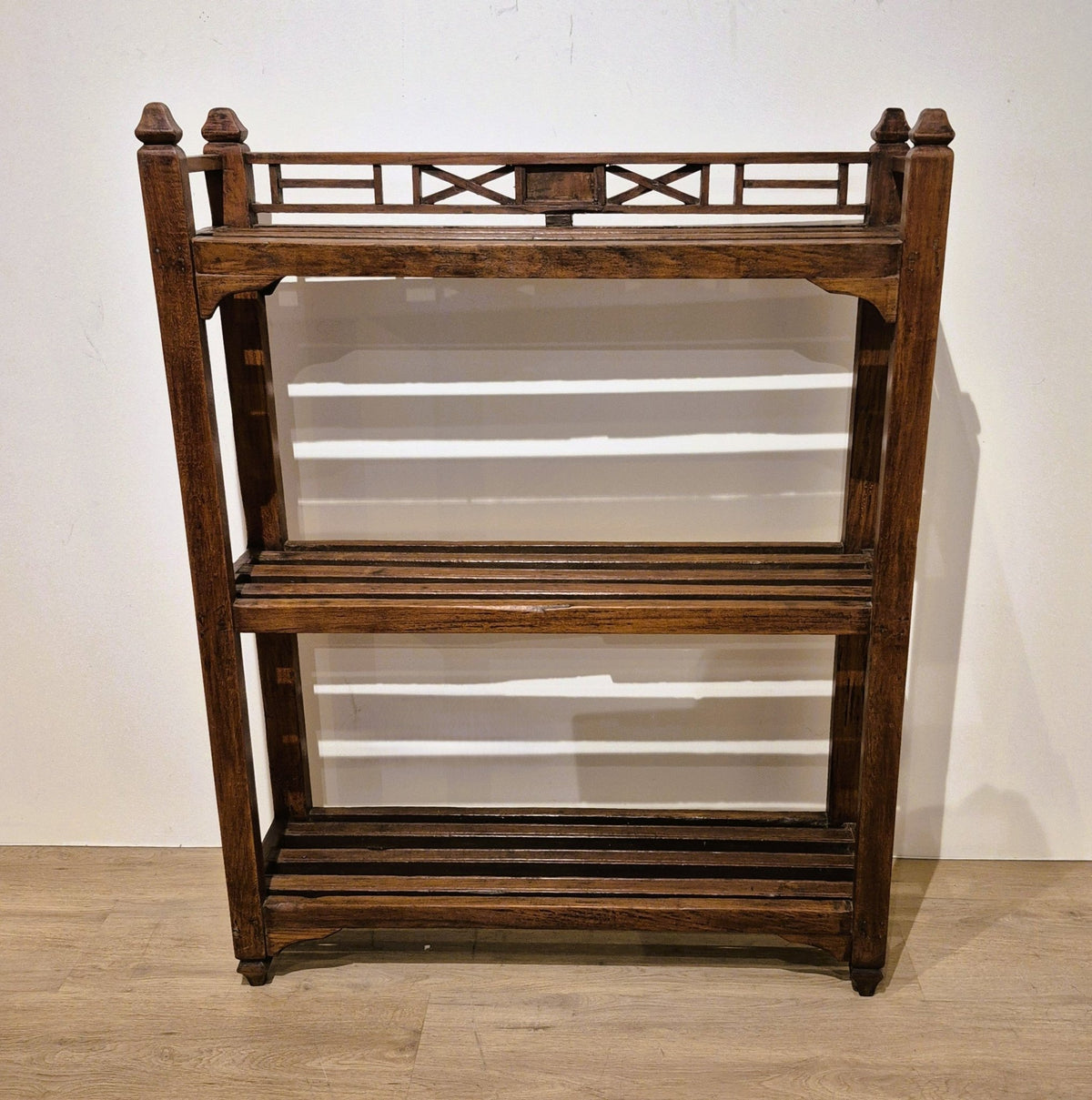 Vintage teak bookshelf with three shelves in a natural wax finish, 117 cm high, 92 cm wide, 29 cm deep