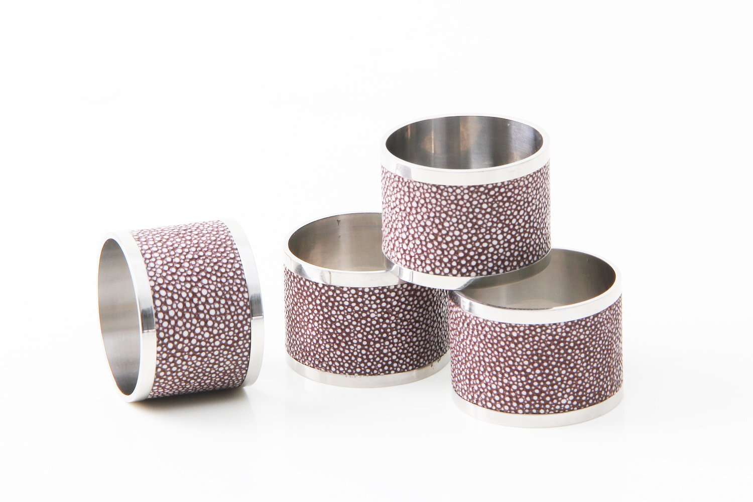 Faux shagreen napkin rings in mulberry, set of 4, stainless steel, 5 cm diameter, Forwood Design