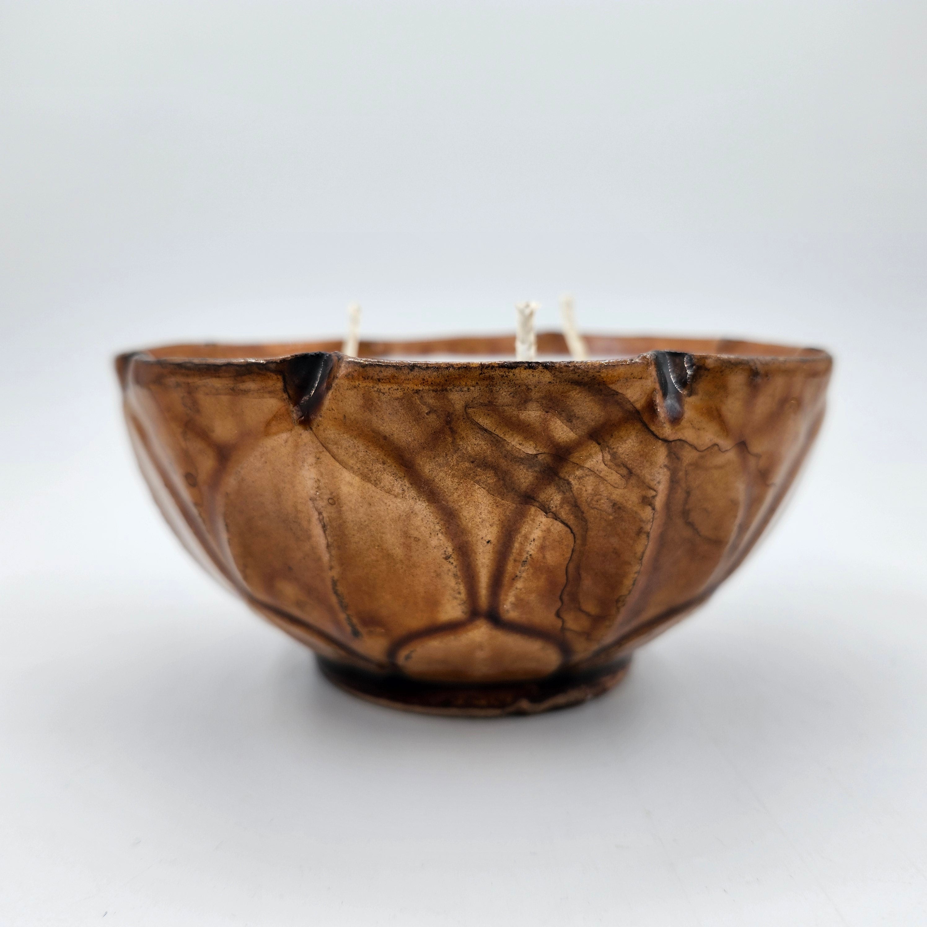 Amber Leaves candle, amber leaf-patterned bowl, detail