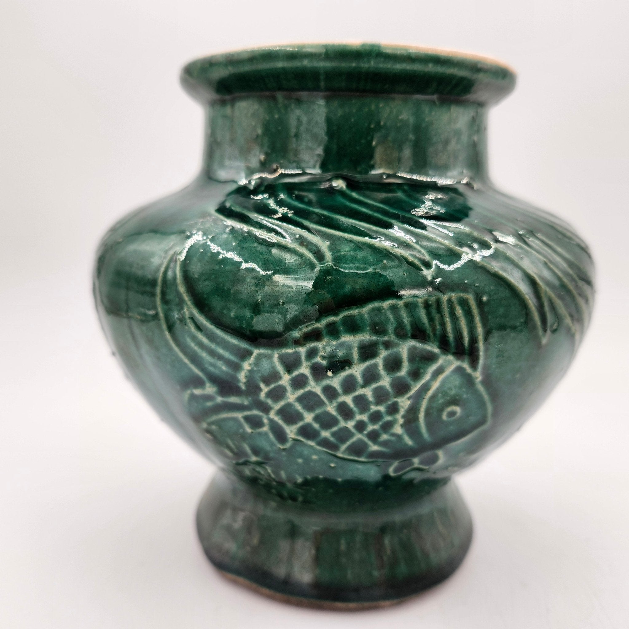 Jade Fish candle, green vase with dog's head lid handle, detail