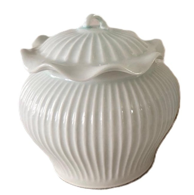 Clarity candle in fluted ceramic pot, Mui Wo scent, detail