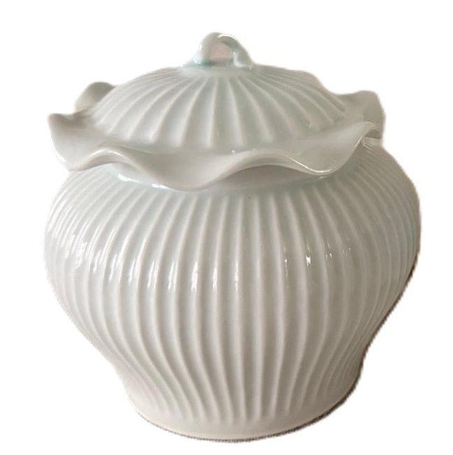 Clarity candle in fluted ceramic pot, Mui Wo scent, detail