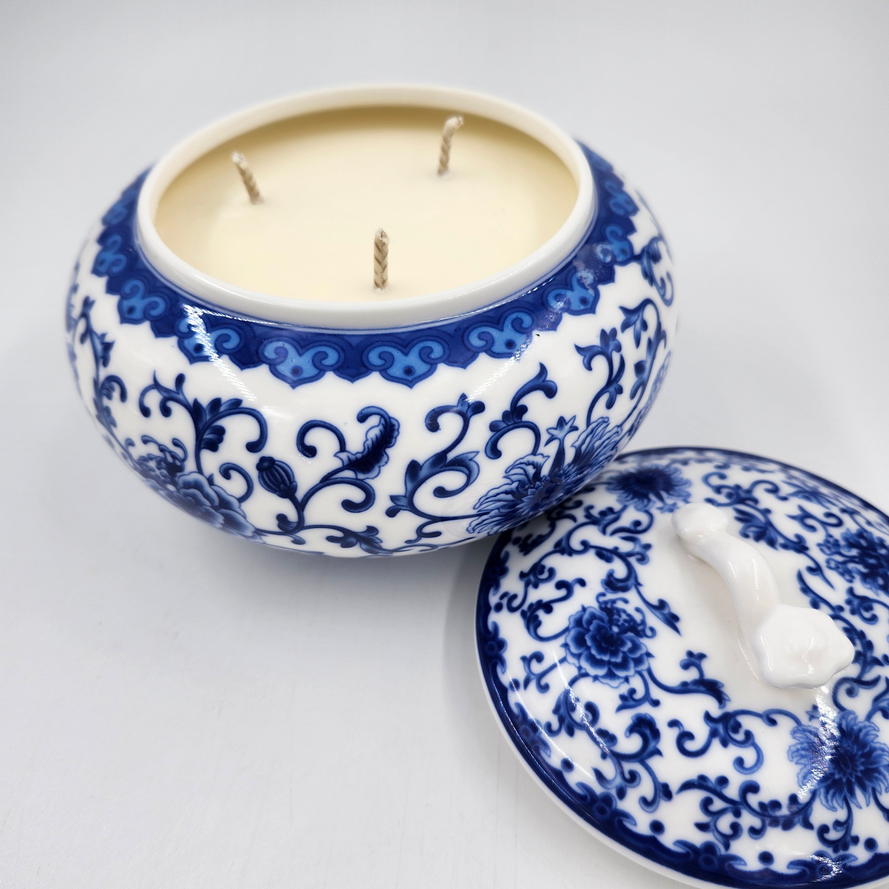 Scented candle in a blue & white floral pot