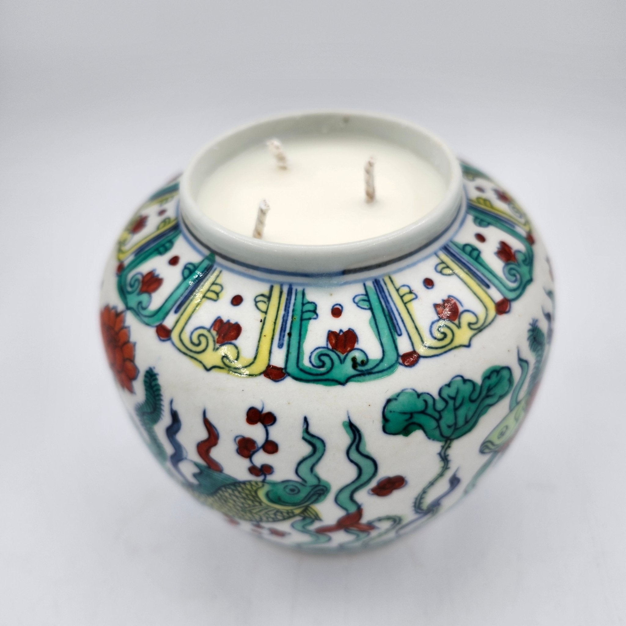 Little Fishes candle, small-fish ceramic pot, detail