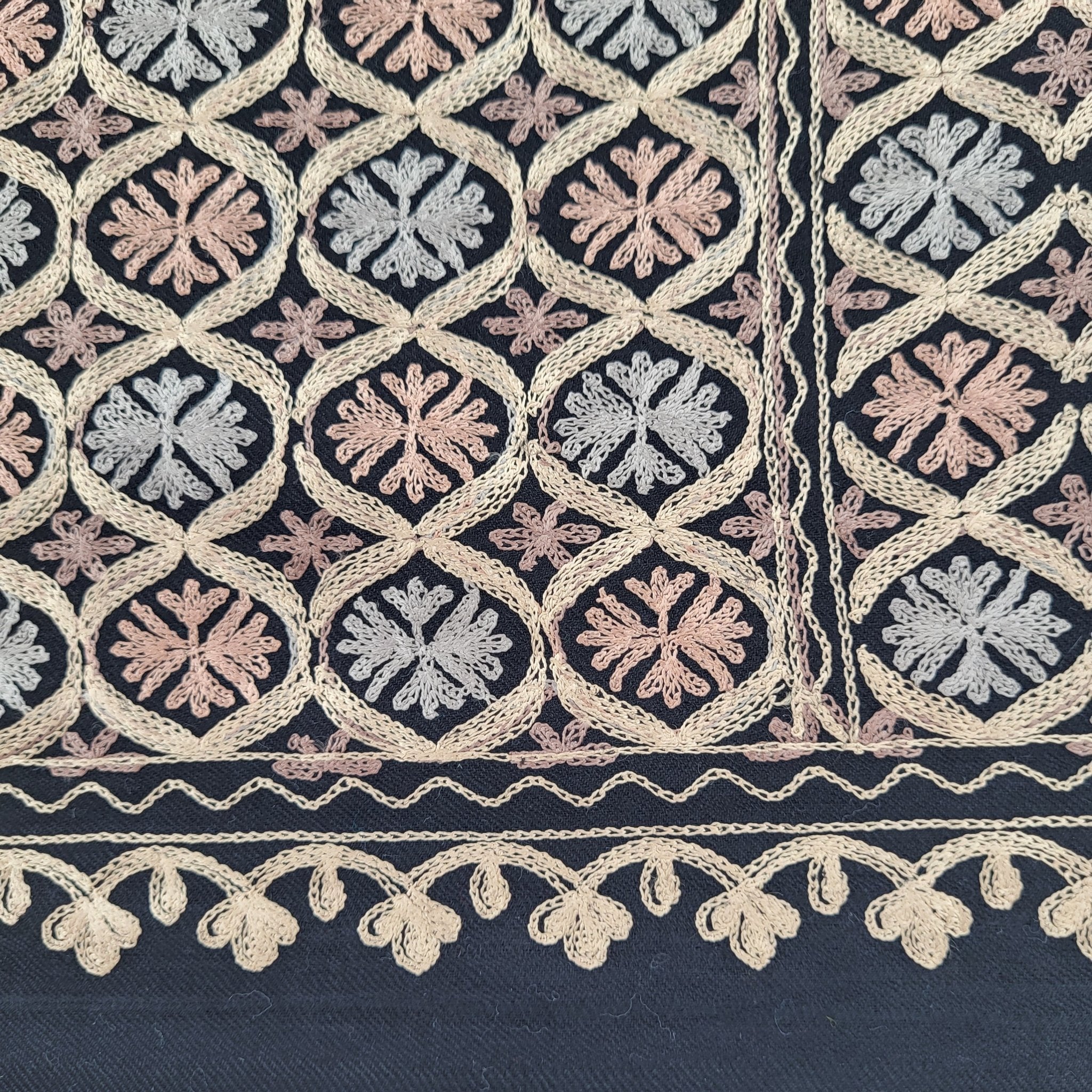 Small circle embroidered pashmina in black with metallic thread, 78 x 210 cm