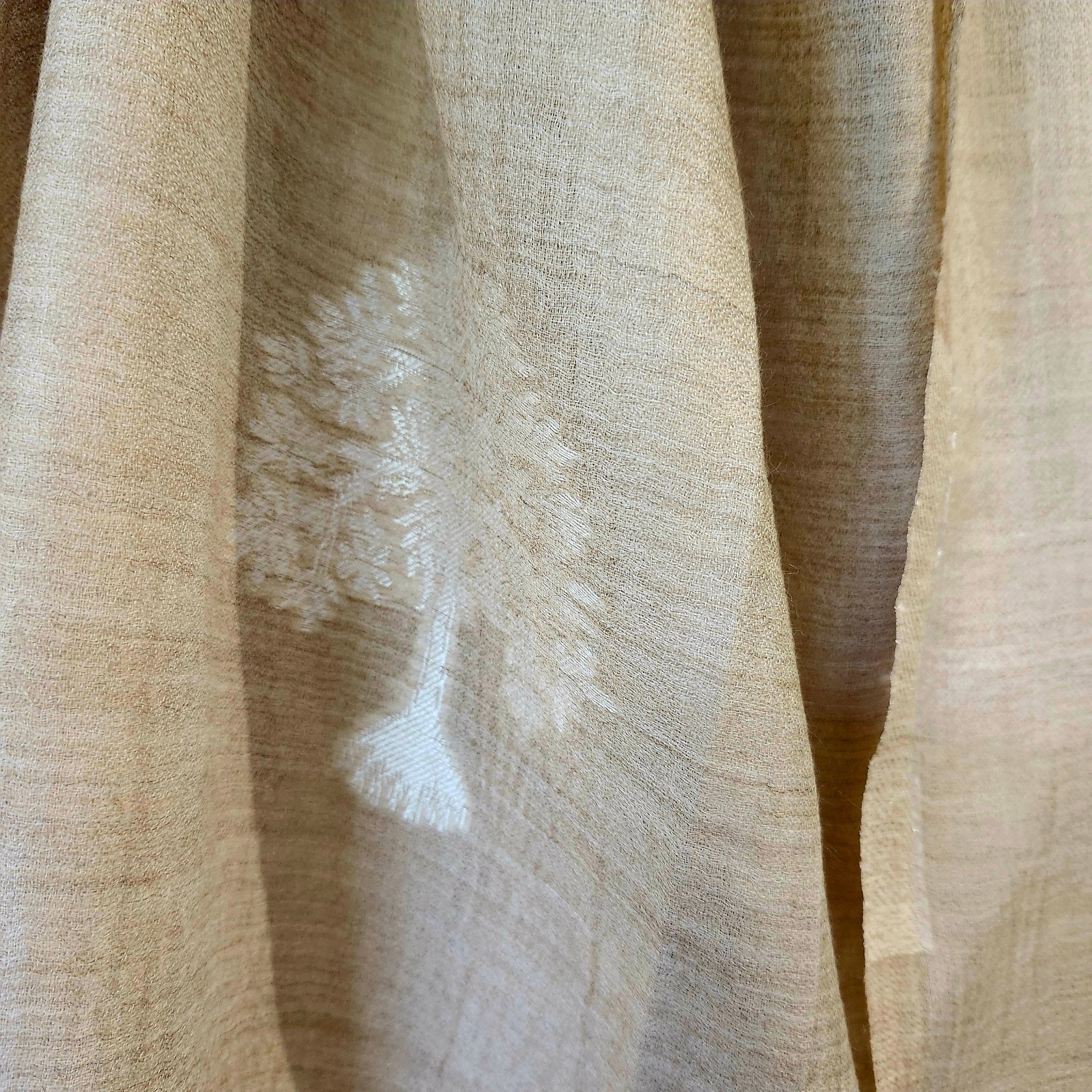 Tree embroidered pashmina in natural white, 107 x 210 cm, 100% pure pashmina