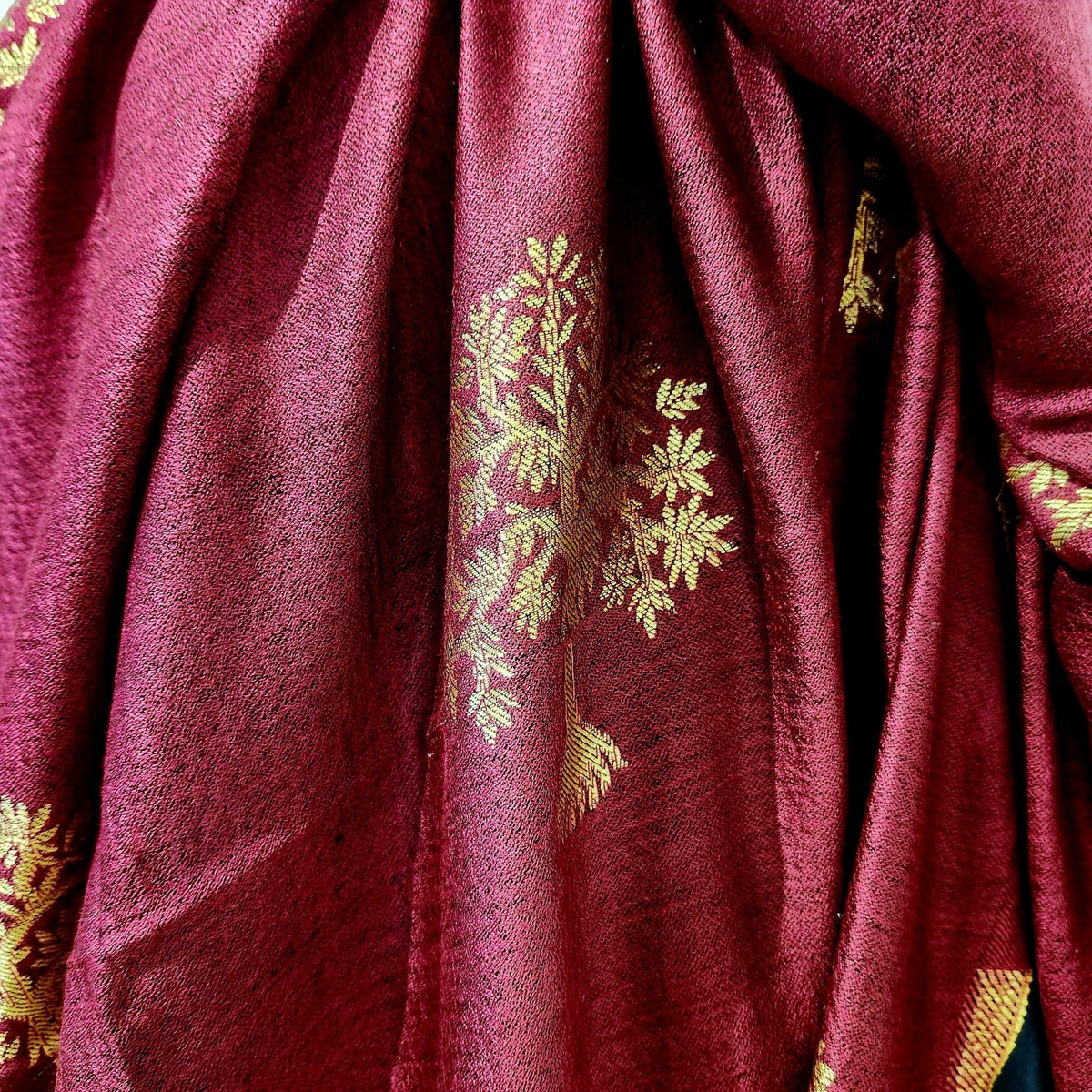 Pink pashmina shawl embroidered with a gold tree motif, 107 by 210 cm, in soft and luxurious pure pashmina