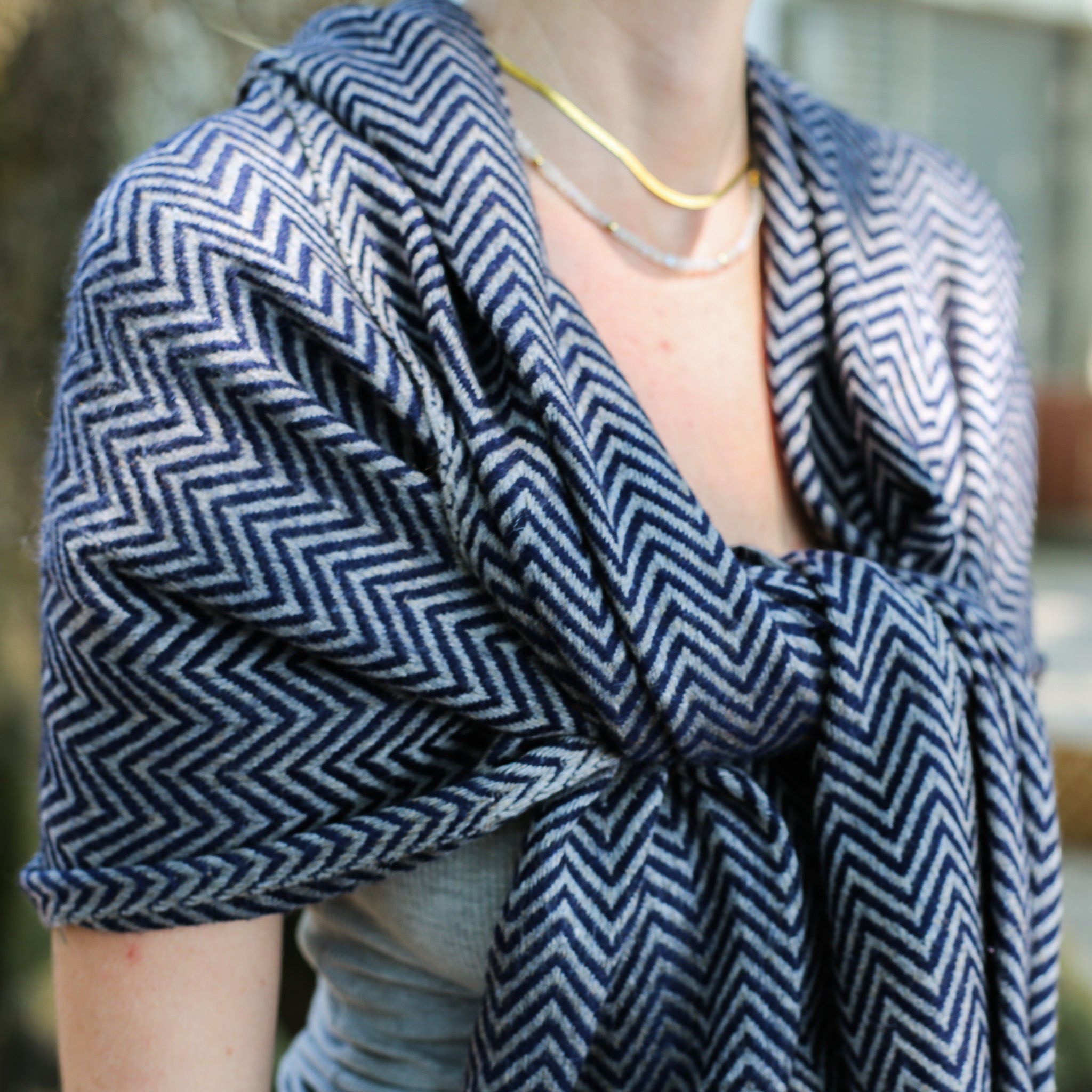 Cashmere herringbone shawl in navy