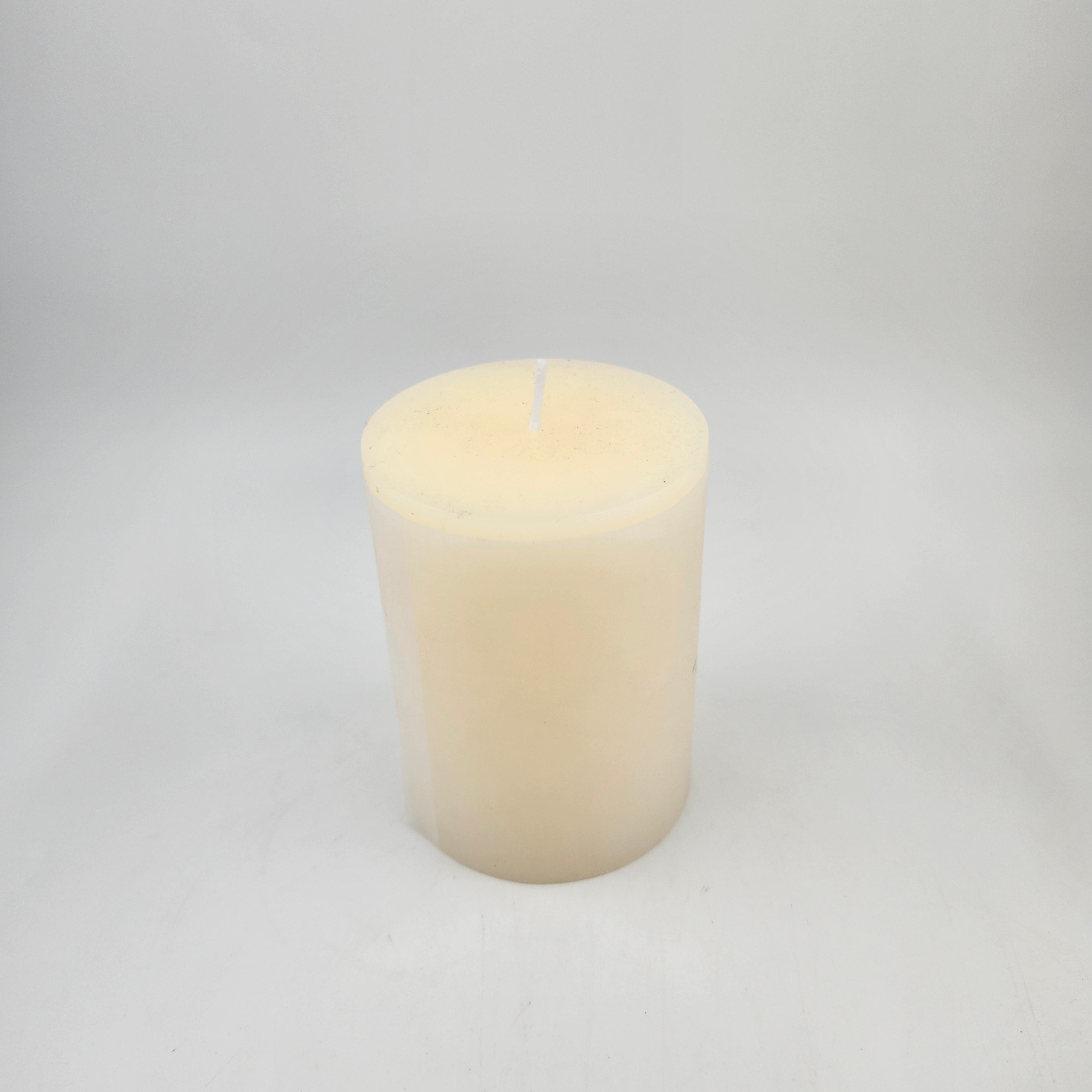Off white pillar candle 7.5 x 10cm