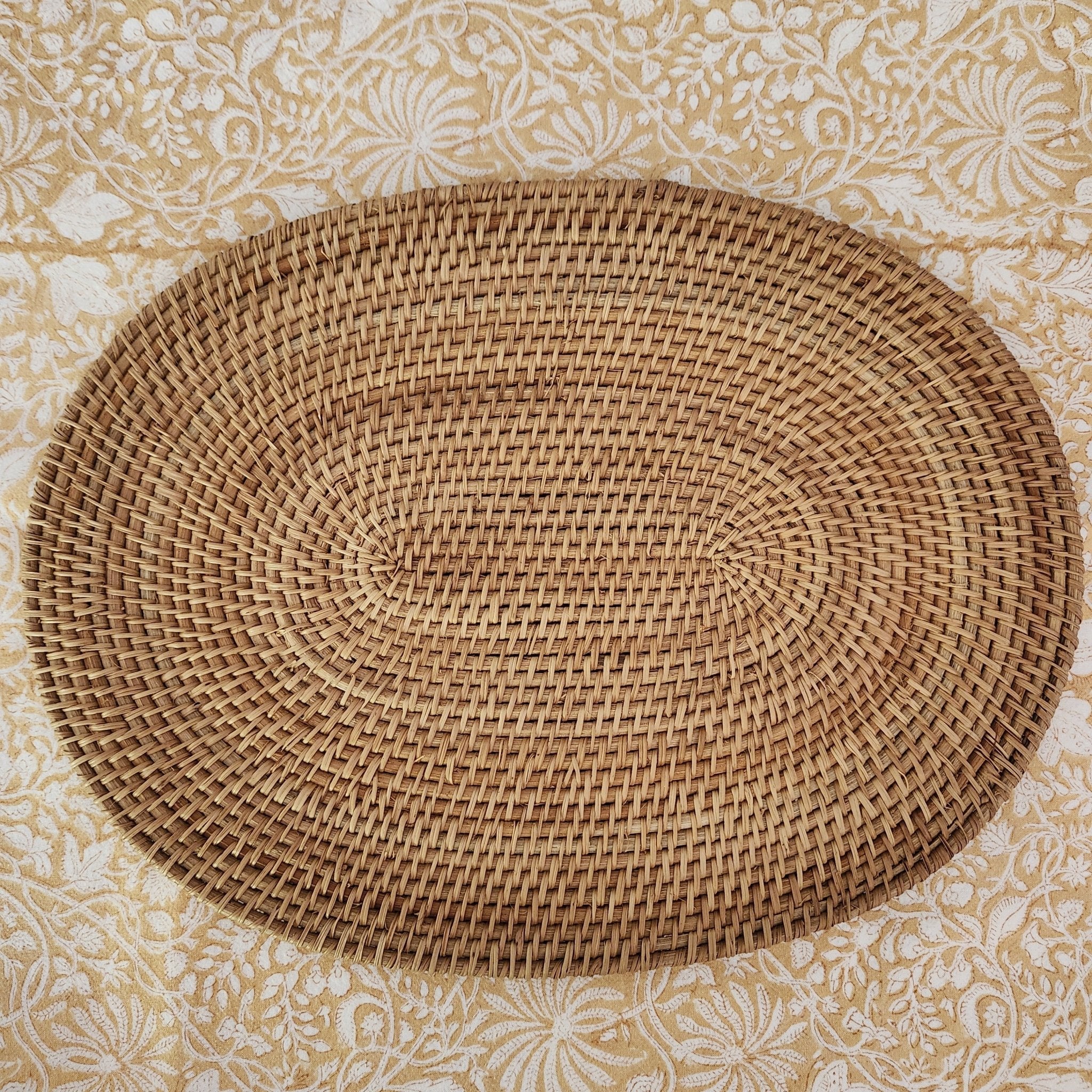 Oval rattan placemat, large, 30 x 40 cm, handwoven