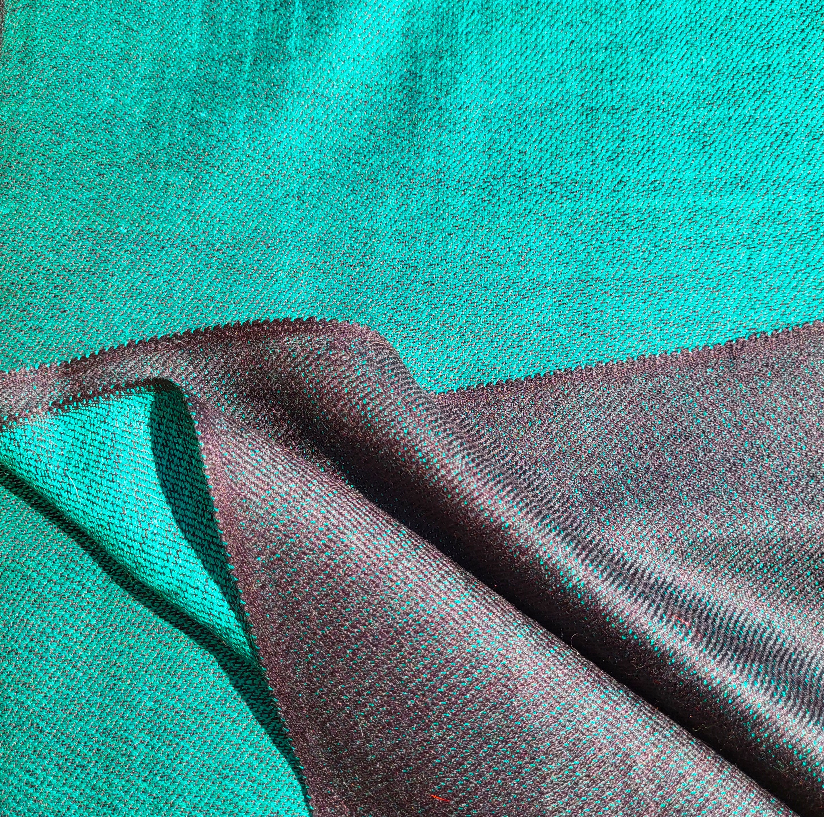 Reversible pashmina in emerald and black, 100% pashmina
