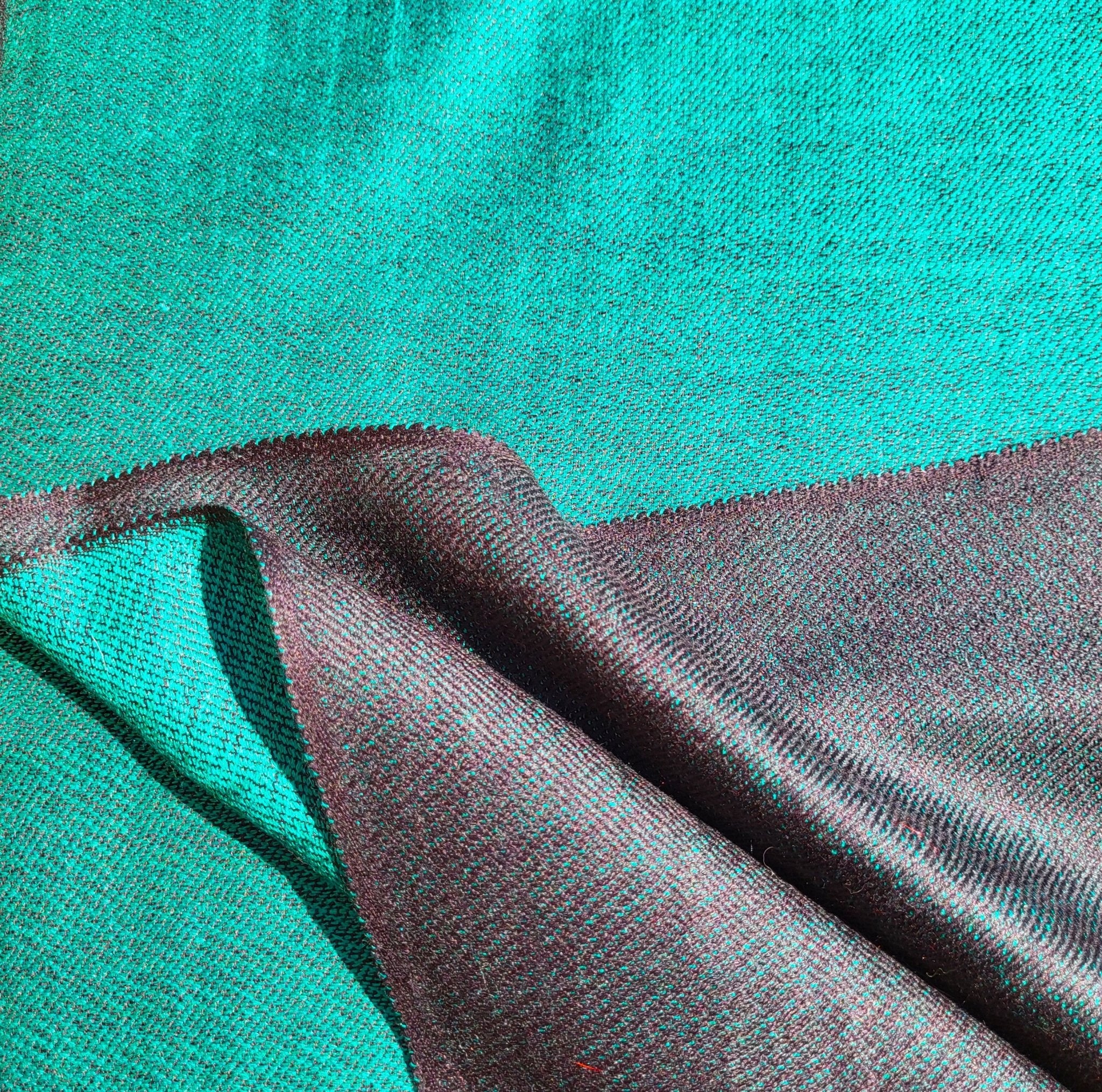 Reversible pashmina in emerald and black, 100% pashmina