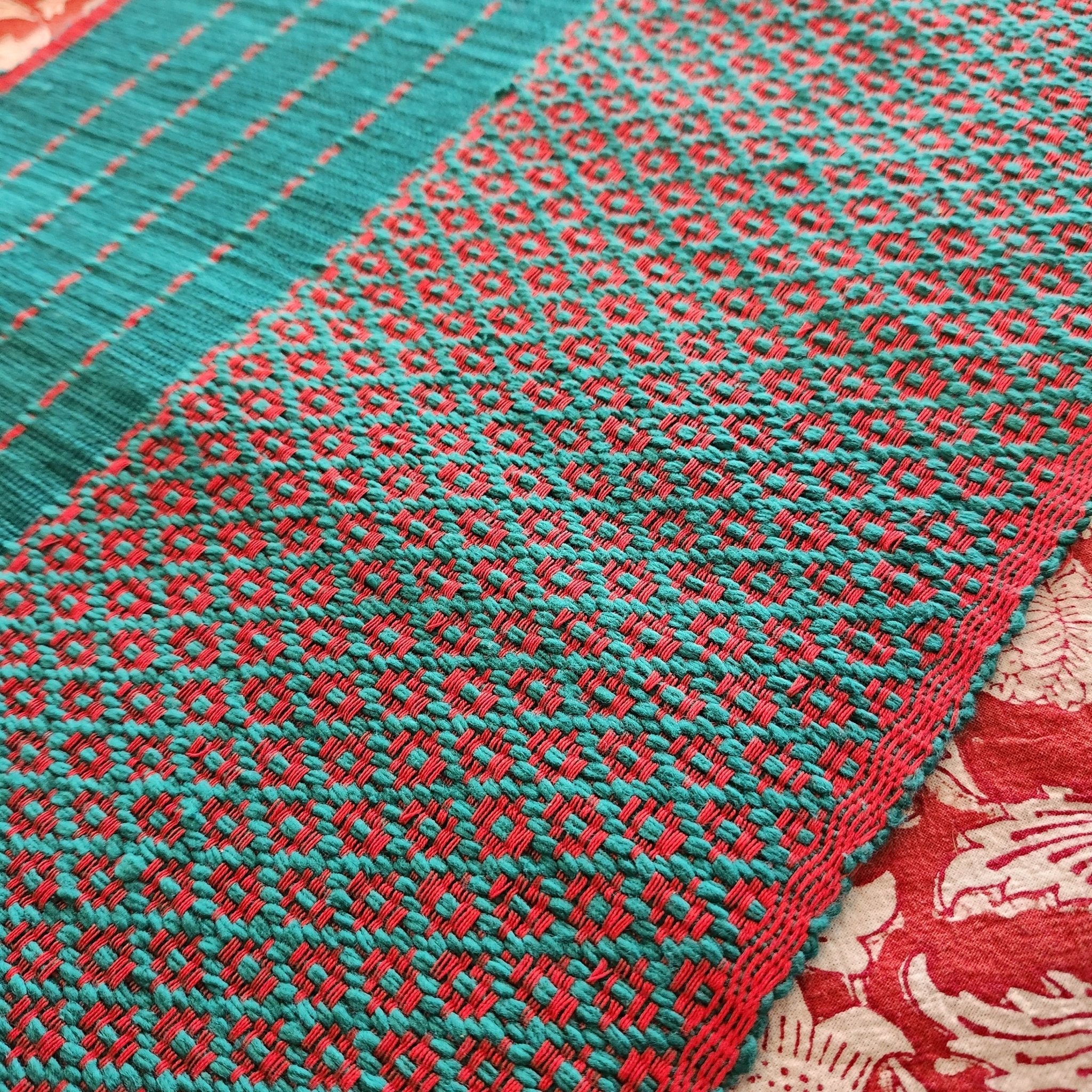 Handwoven festive table runner in green cotton, handloom woven