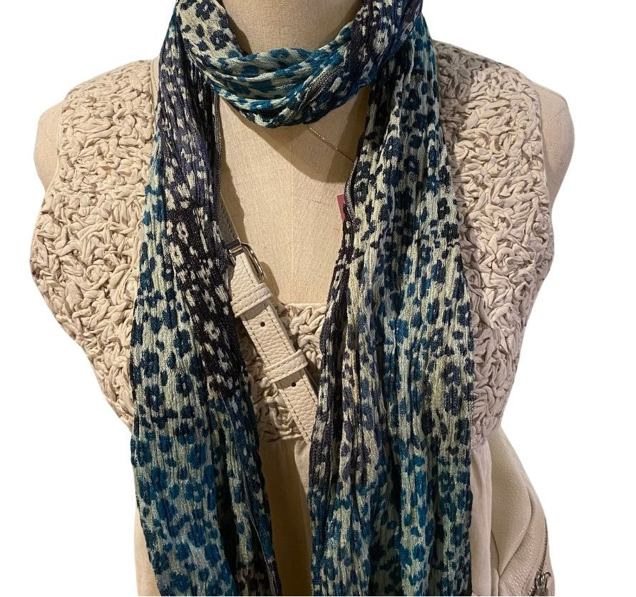 Hand-woven silk scarf with a daisy pattern, 60 x 180 cm, India