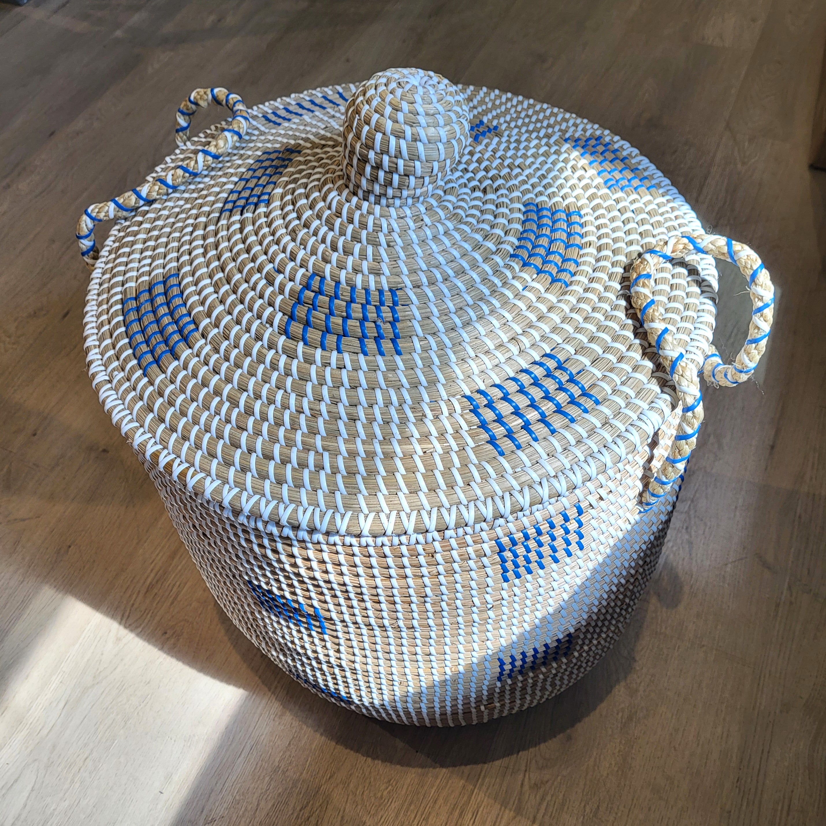 Medium blue seagrass laundry basket with lid, handwoven