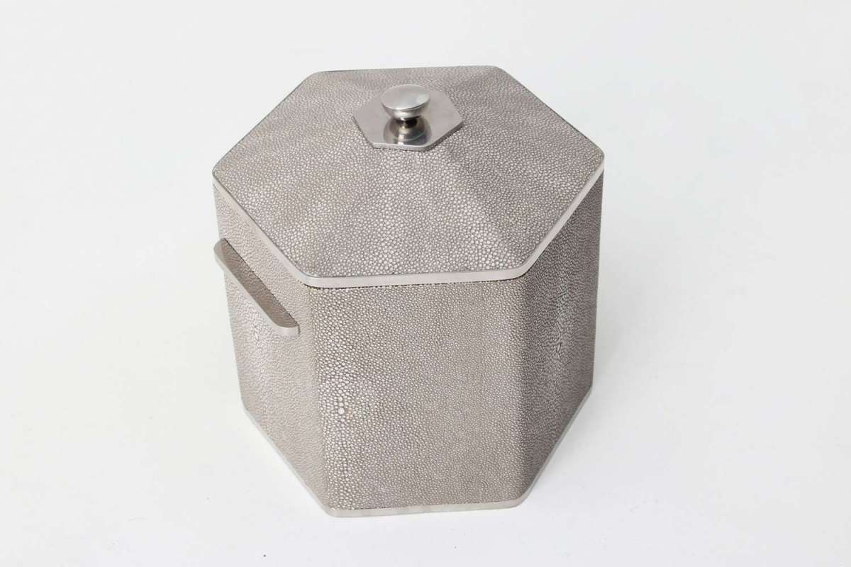 Barley faux shagreen Otis ice bucket, 18 x 20 x 21 cm, detail view with handle