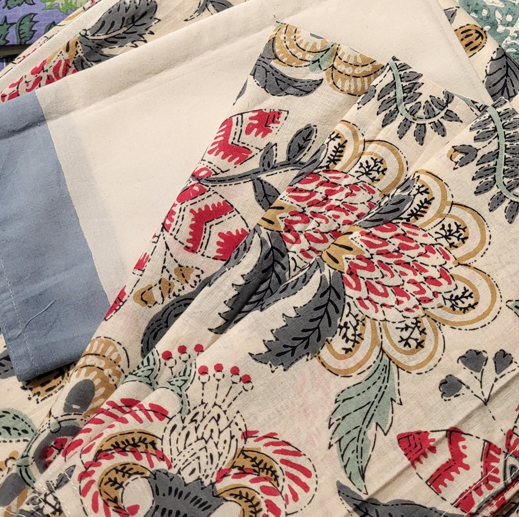Spring blossom all-over print cotton runner
