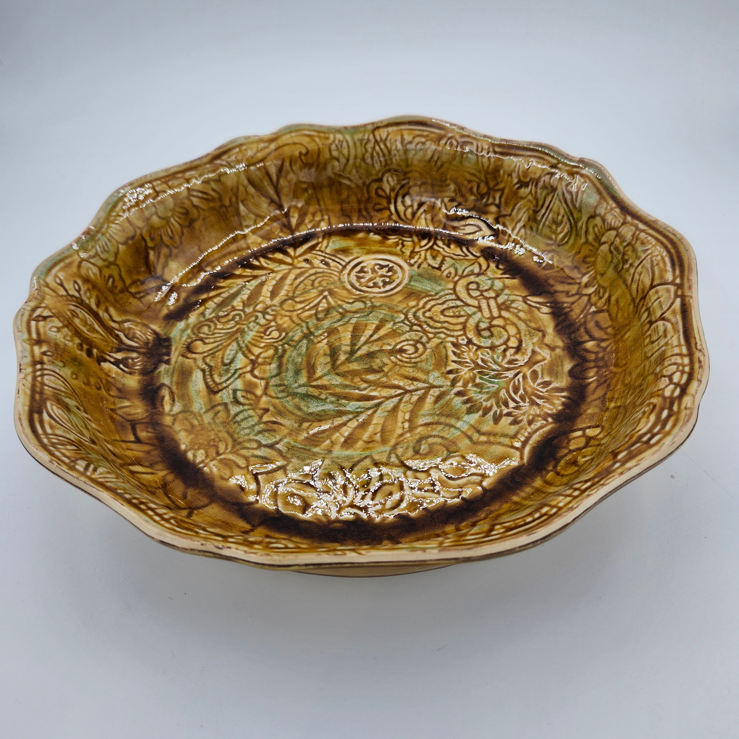 Pineapple ceramic pie and serving dish, white stoneware, detail view