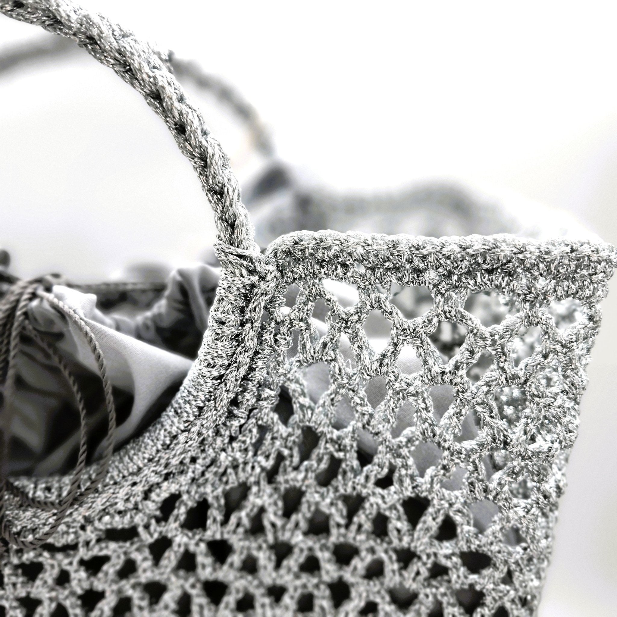 Ceannis silver summer basket with detachable lining