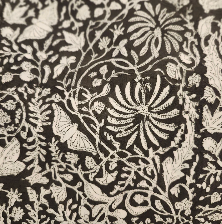 Rainforest block-print cotton tablecloth in black and white