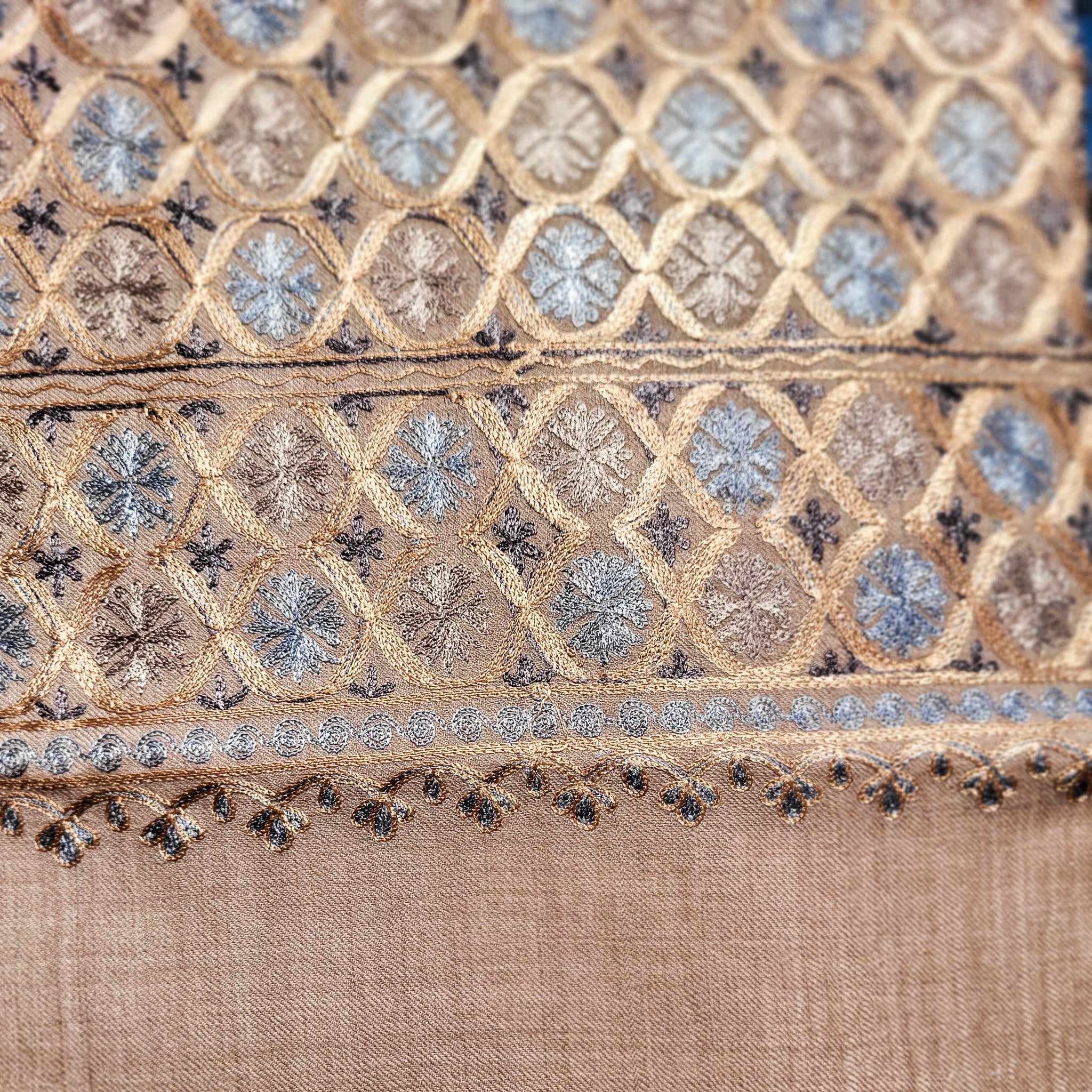 Small circle embroidered pashmina in use, 78 x 210 cm, 100% pashmina with metallic thread