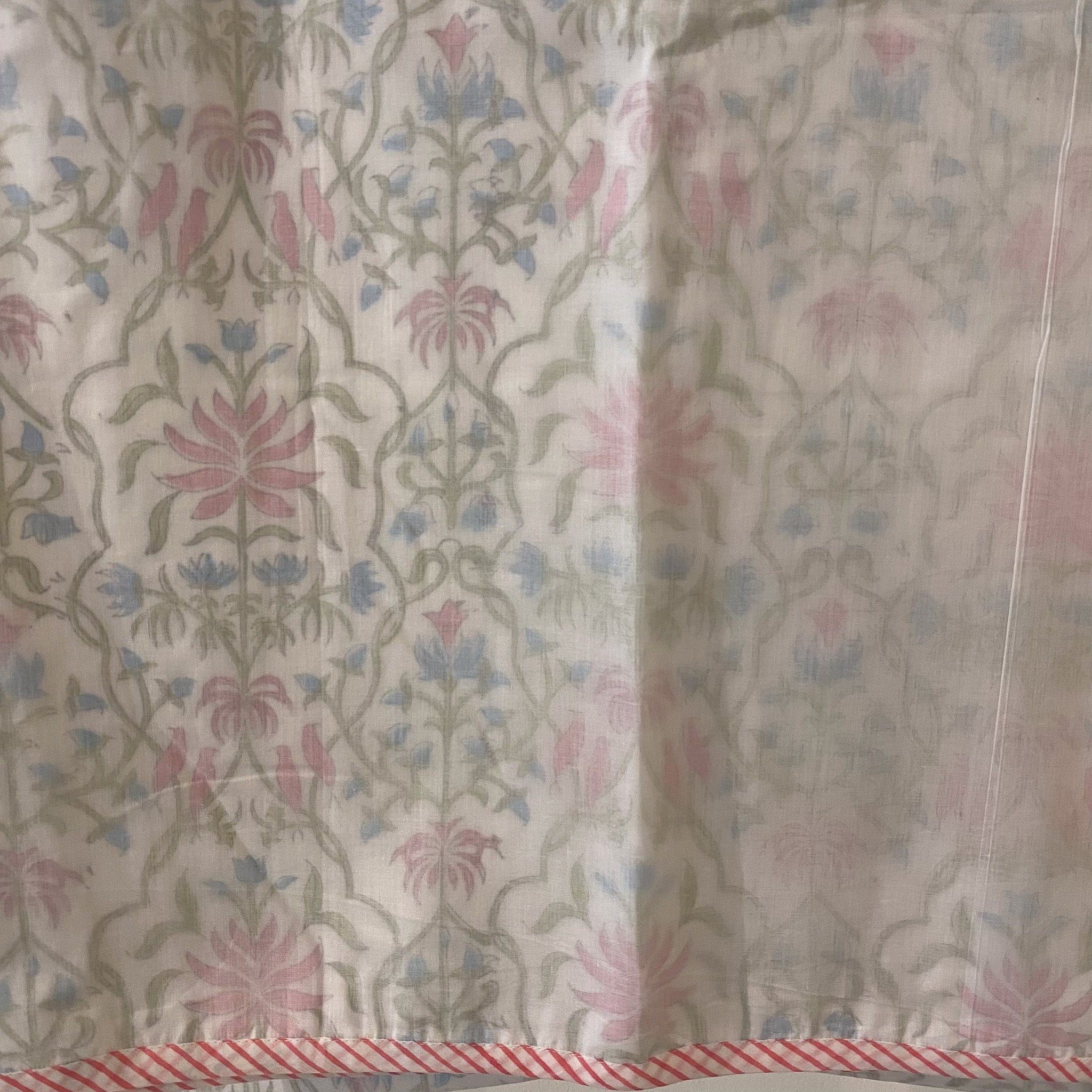 Single dohar blanket in a multicolour garden print