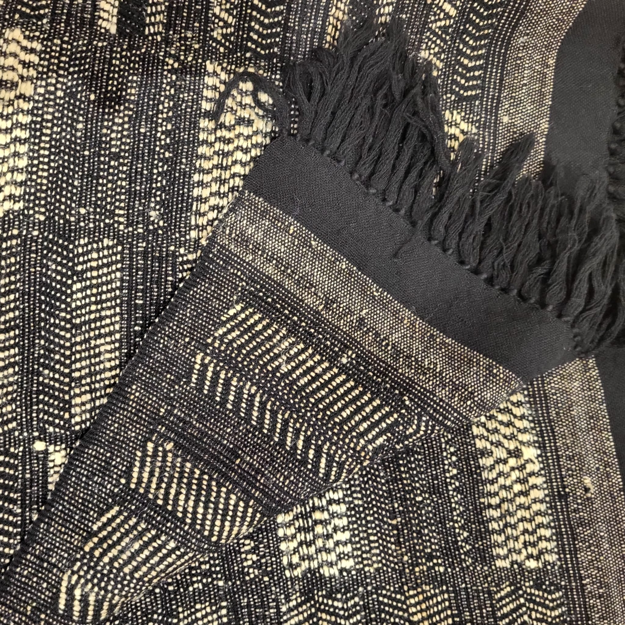 Handwoven silk and wool throw, reversible pattern, 130 x 170 cm, India