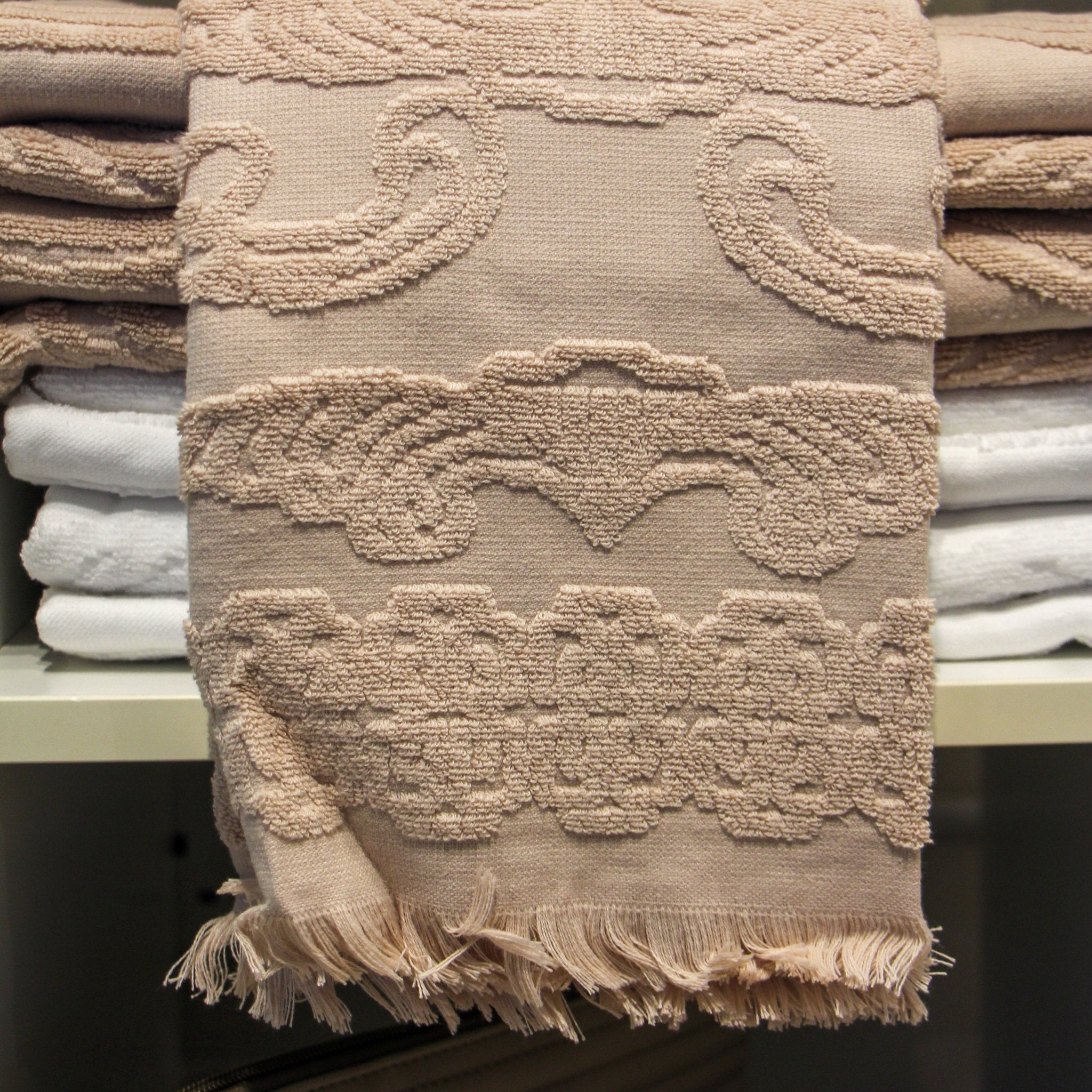 Pearl Bo towel, lightweight and highly absorbent
