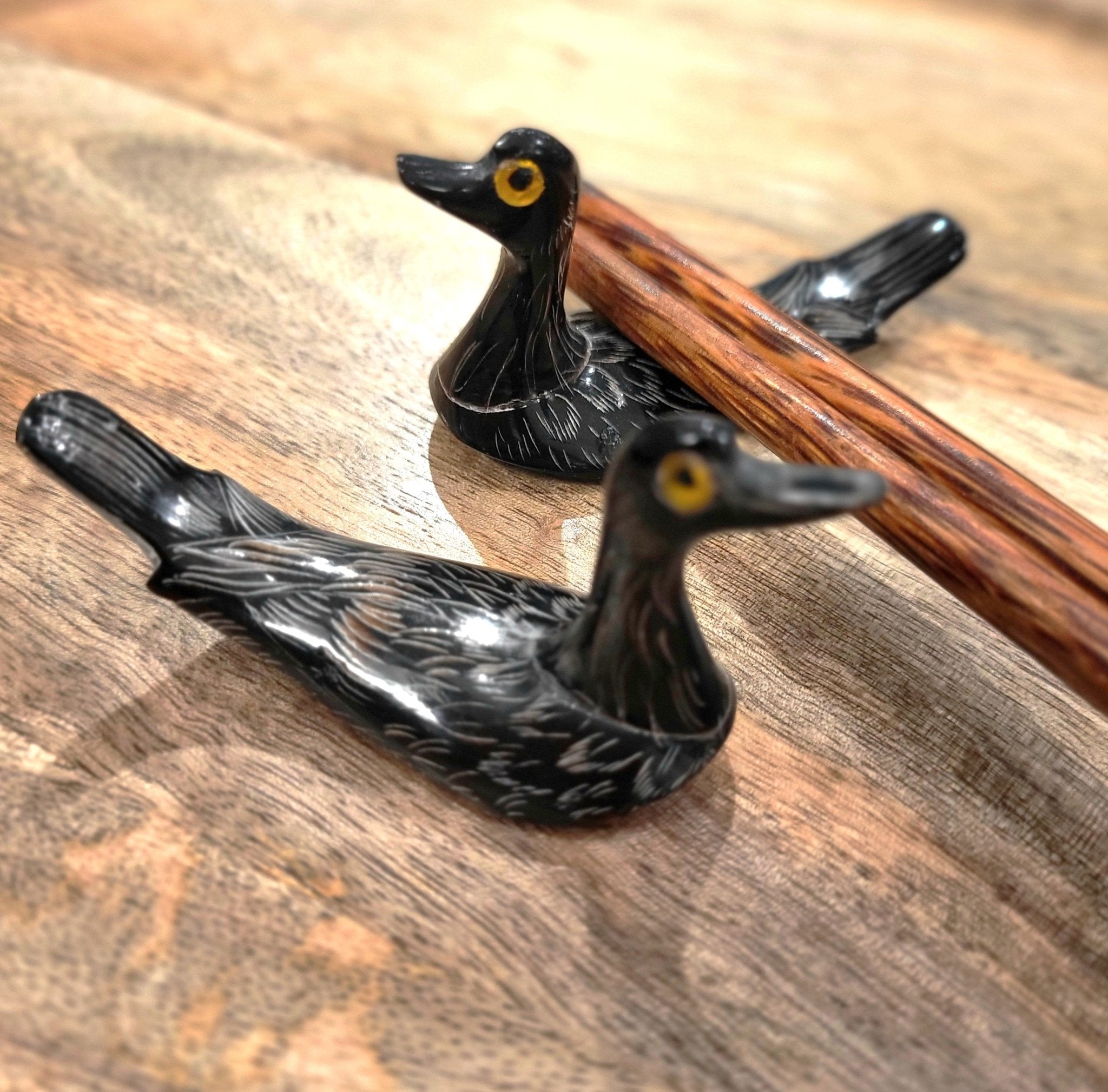 Duck-shaped horn chopstick stand, handcrafted, INSIDE