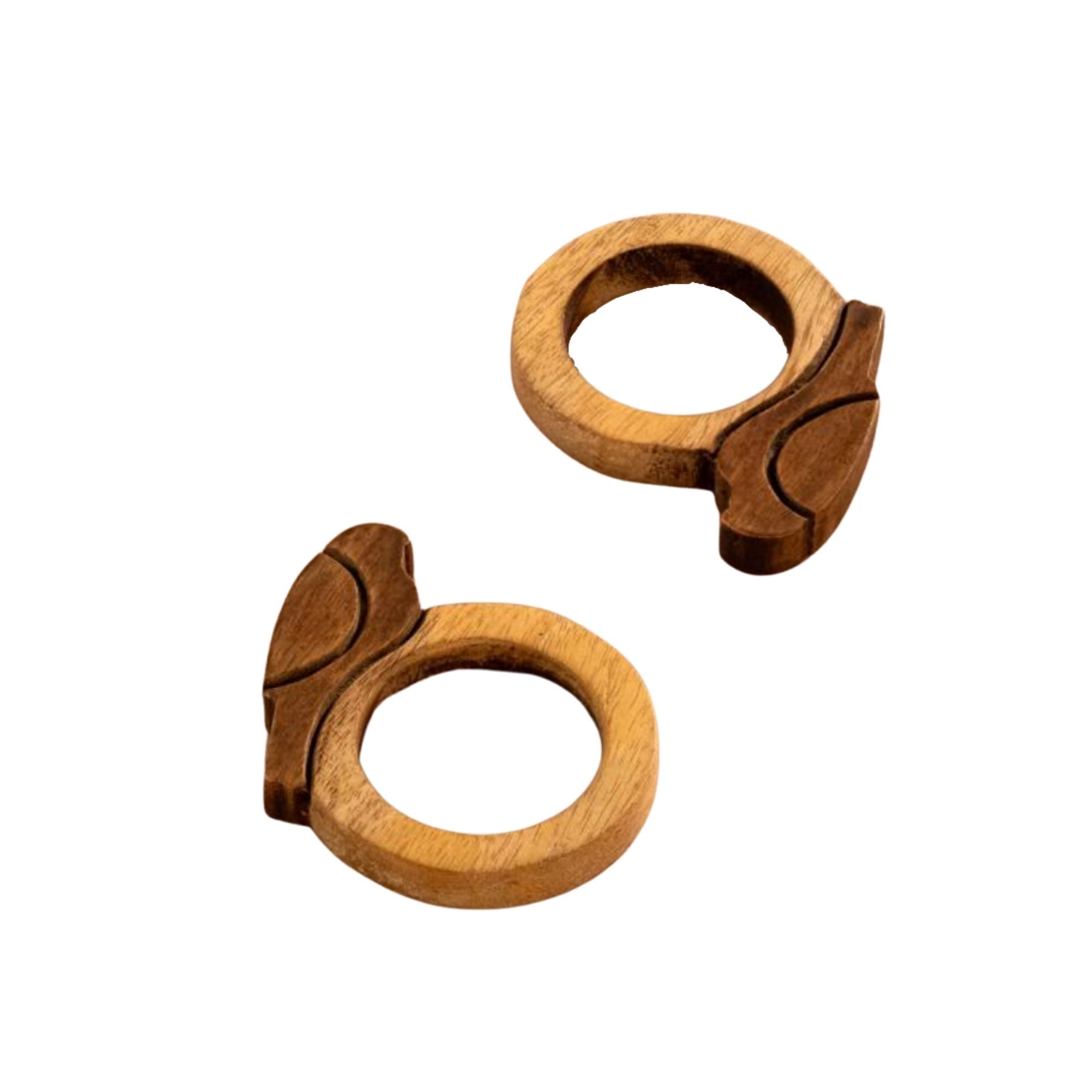 Mango wood napkin rings carved with a small bird, set of two, 7 x 5 cm