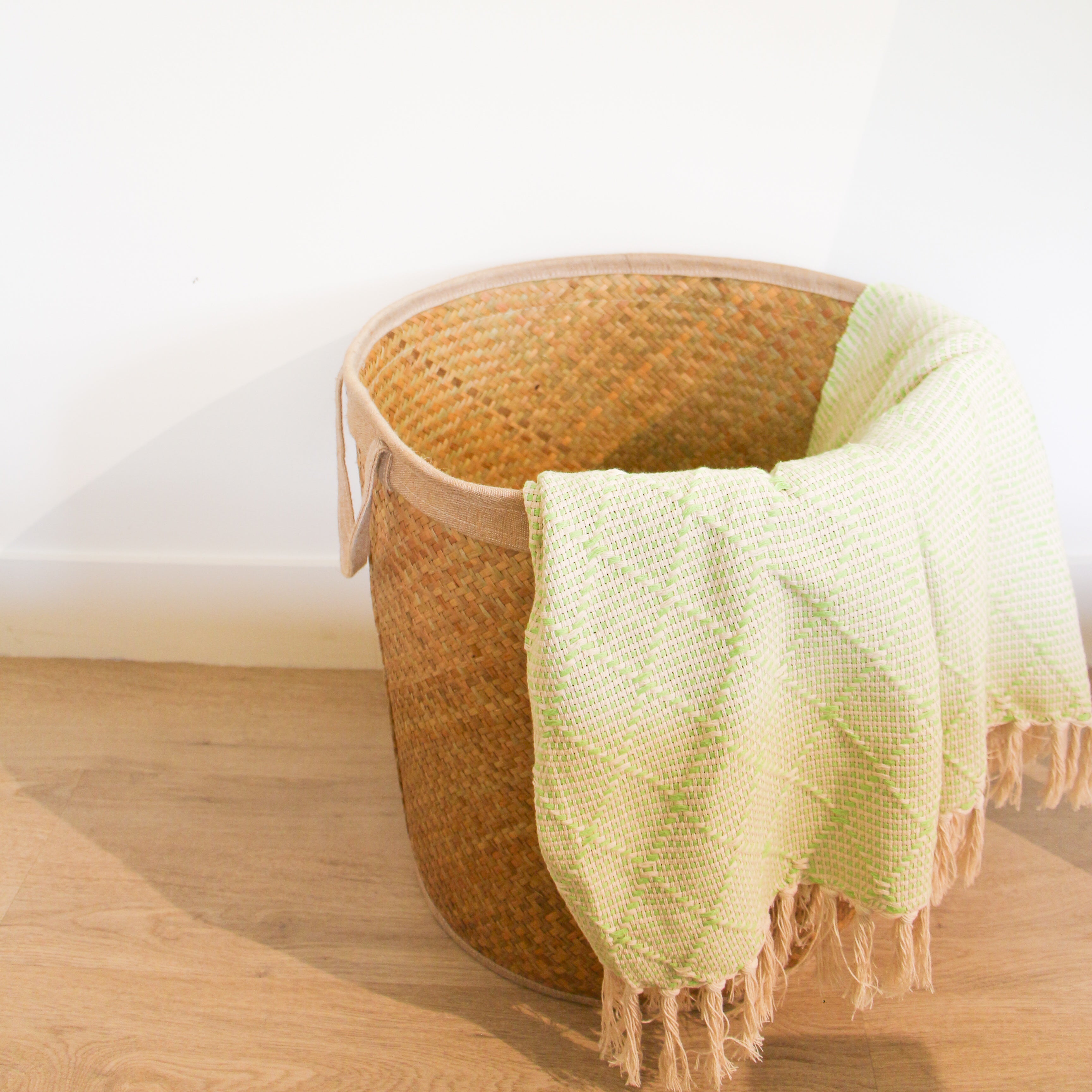 Seagrass laundry basket with handle, woven seagrass, detail