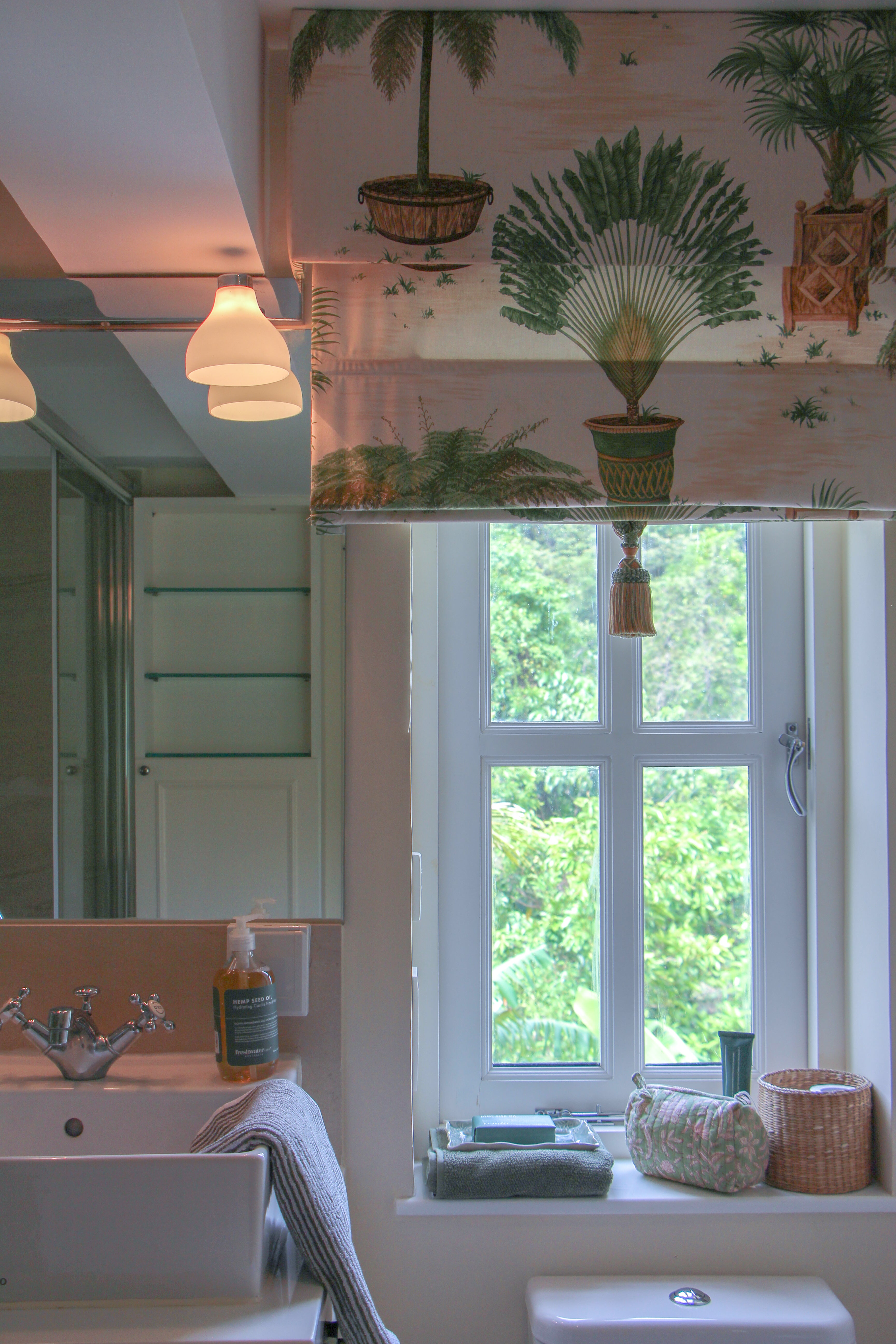 Tips to decorate your bathroom with Mary, Inside Owner