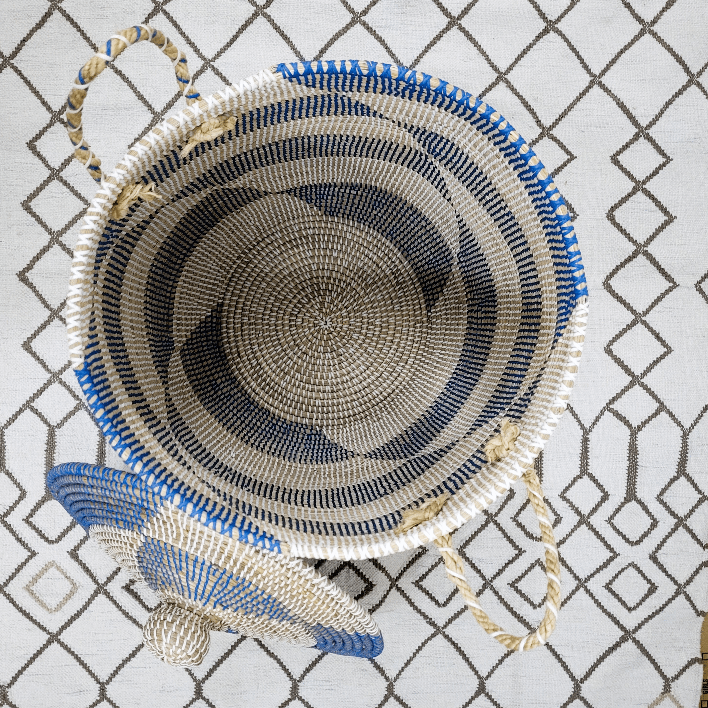 Bathroom accessories collection at Inside Living Hong Kong: towels, soap dishes and shower curtains