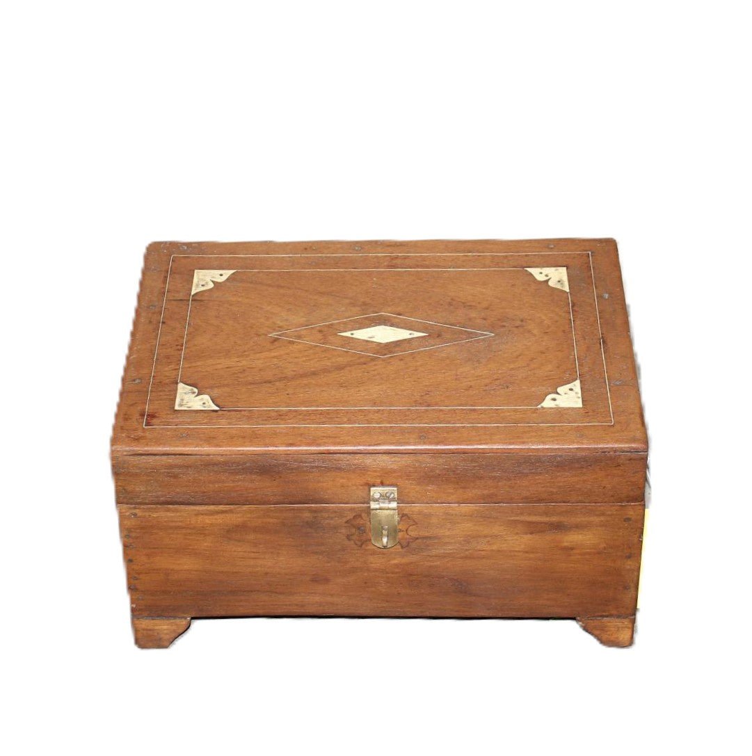 Small vintage teak chest with simple bone inlay and brass fittings, 40 cm long, 27 cm deep, 20 cm high