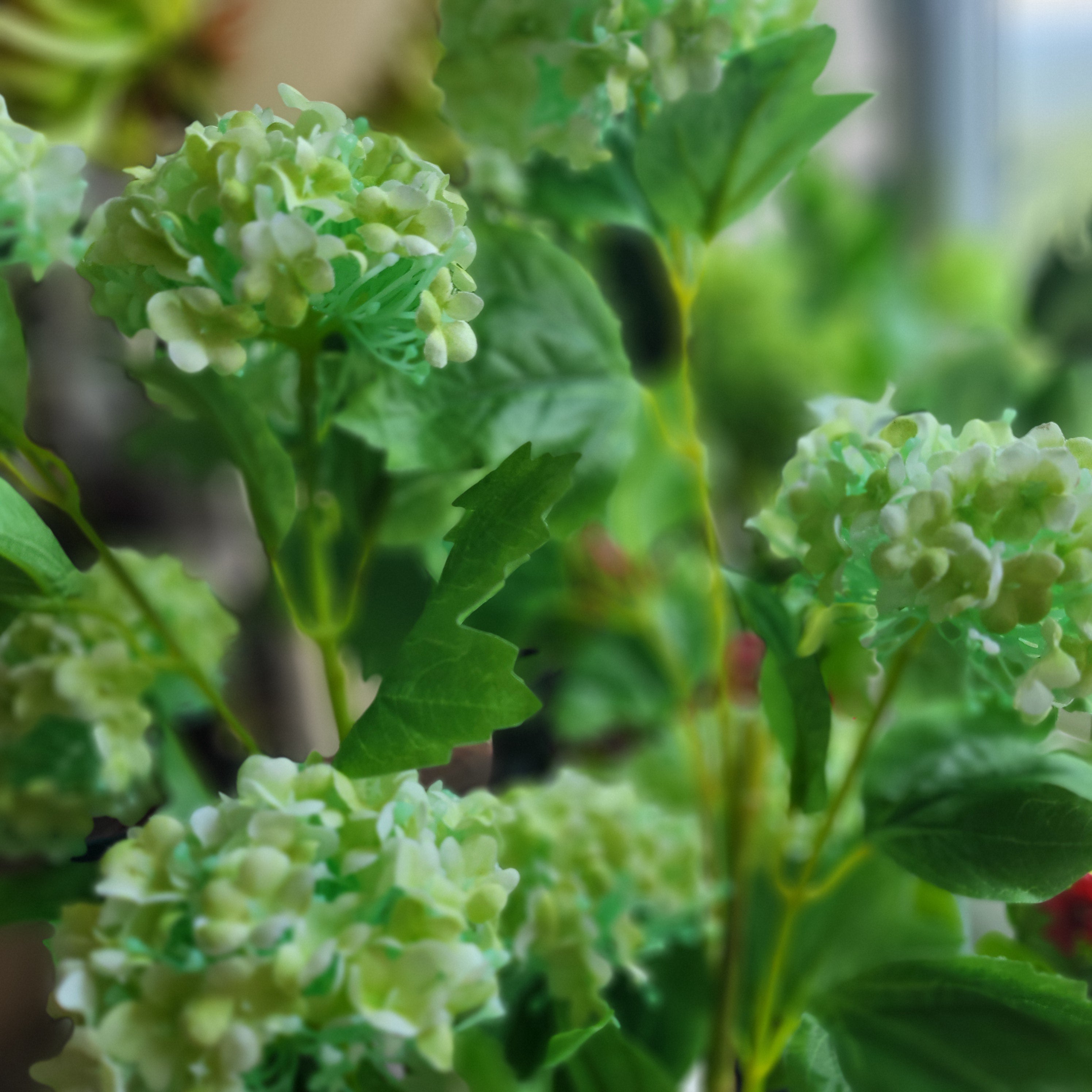 Lifelike artificial hydrangea stem with six flower heads