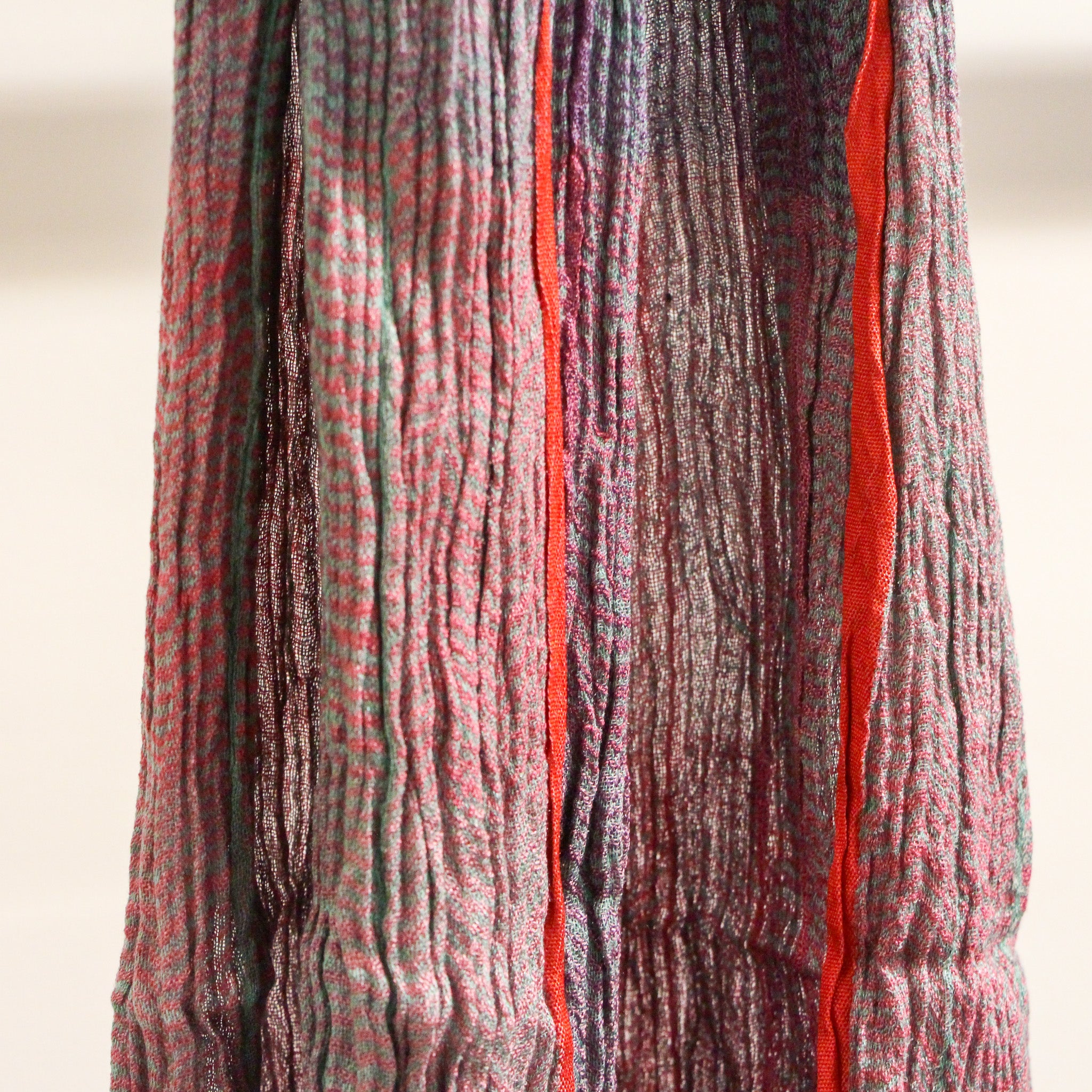 Hand-woven silk scarf with an arrow diamond pattern, 60 x 180 cm, India