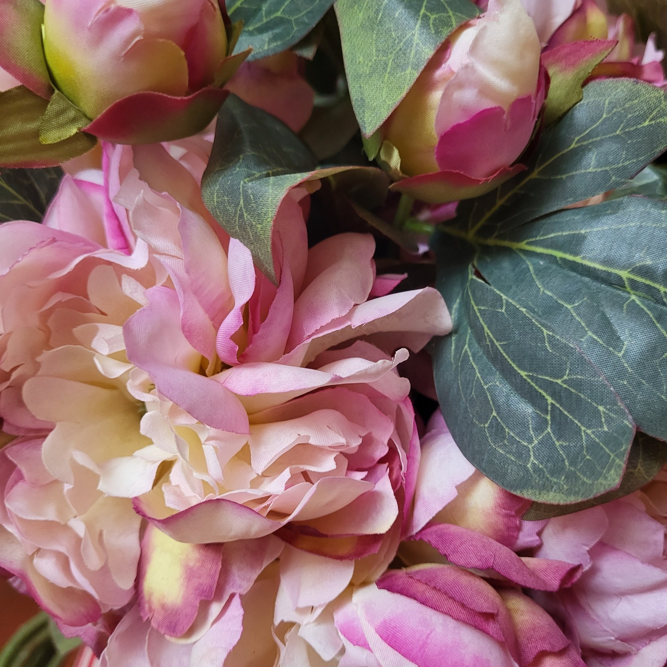 Artificial azalea stem with long-lasting colourful blooms